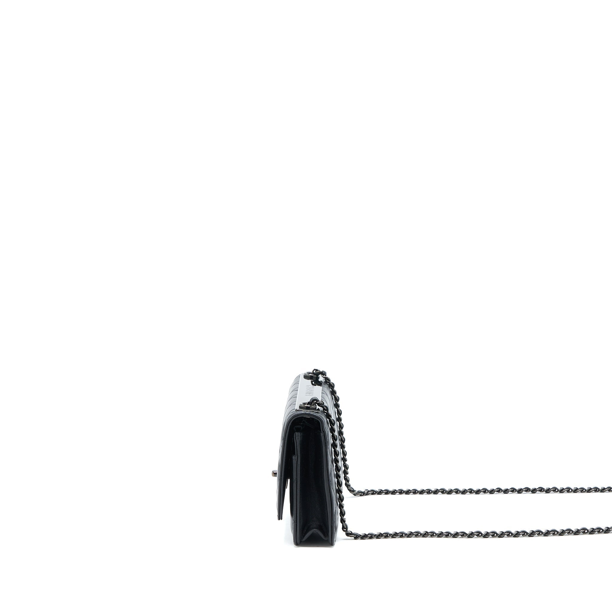 chanel-trendy-cc-wallet-on-chain-lambskin-so-black-with-black-hardware-microchip