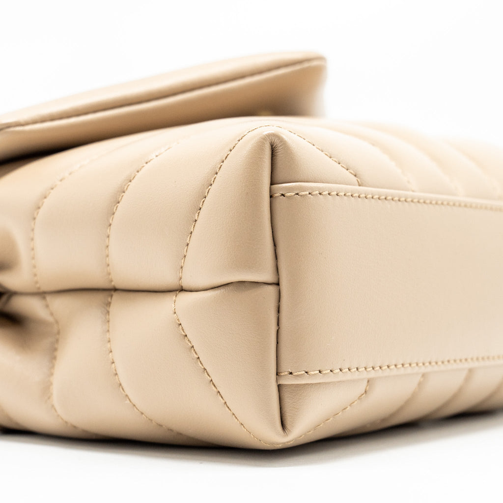 saint-laurent-ysl-toy-loulou-quilted-shoulder-bag-calfskin-beige-ghw