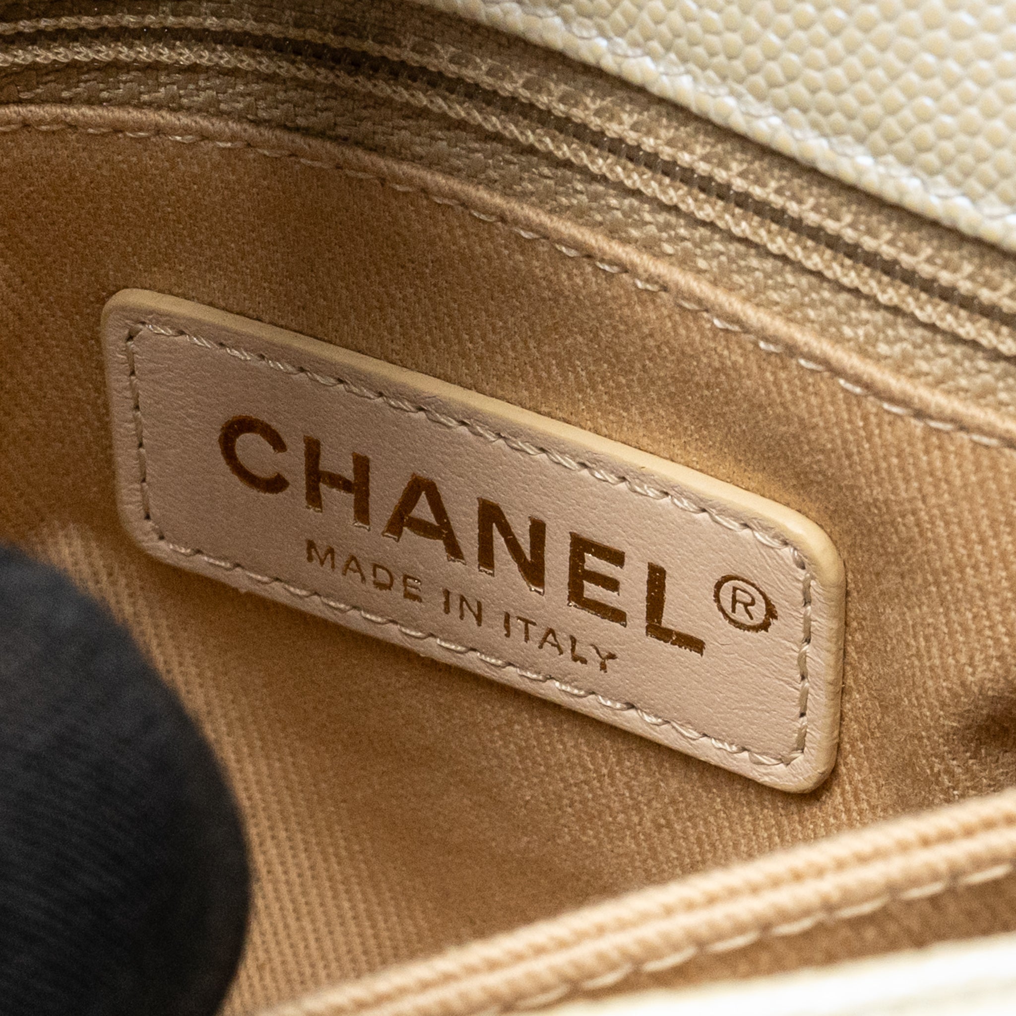 chanel-mini-coco-handle-caviar-iridescent-white-lghw-1