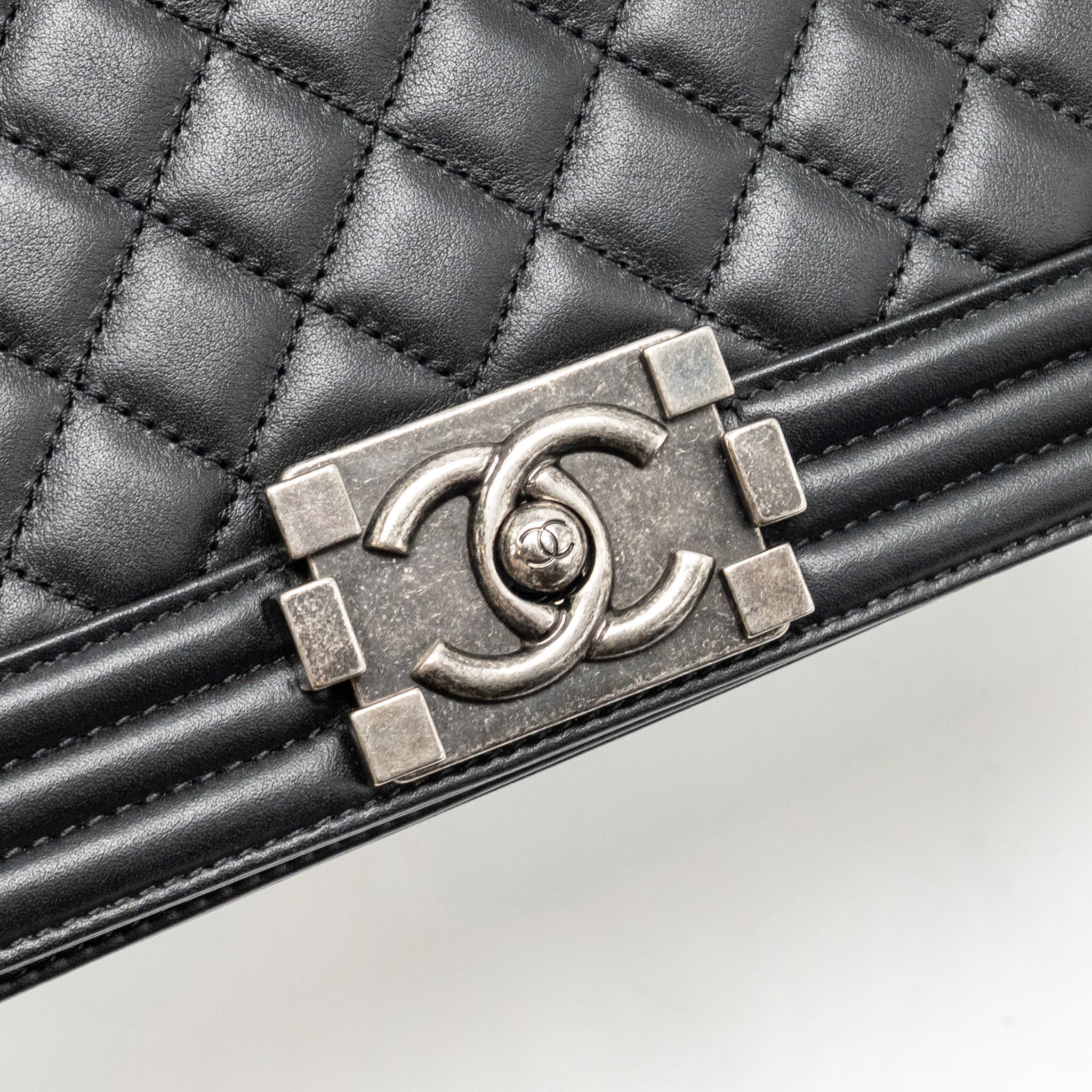 chanel-medium-boy-bag-calfskin-black-ruthenium-shw-1