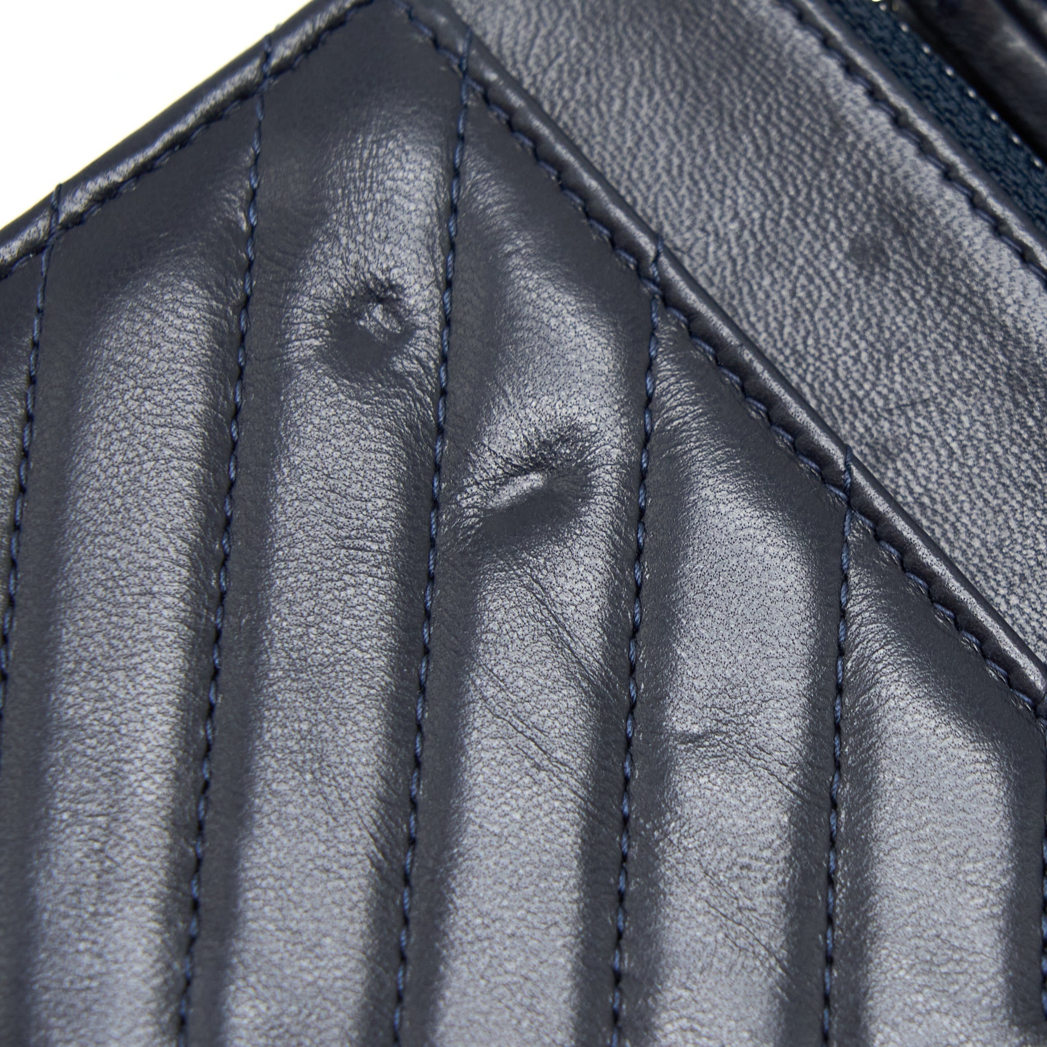 copy-of-chanel-wallet-on-chain-chevron-lambskin-navy-shw