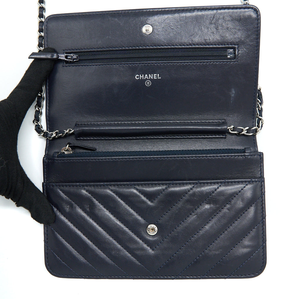 copy-of-chanel-wallet-on-chain-chevron-lambskin-navy-shw