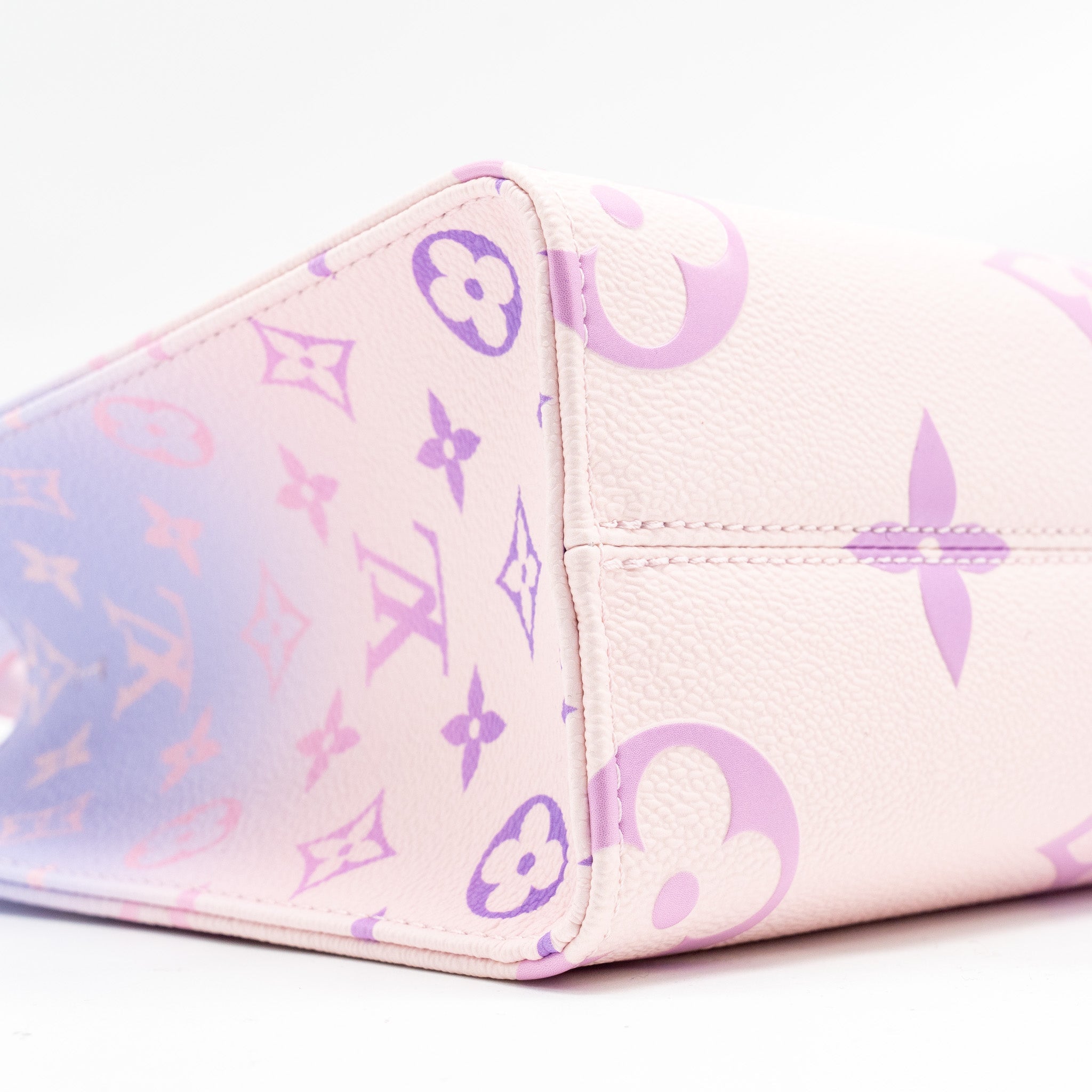 louis-vuitton-onthego-pm-calfskin-sunrise-pastel-multicolour-pink-purple-ghw