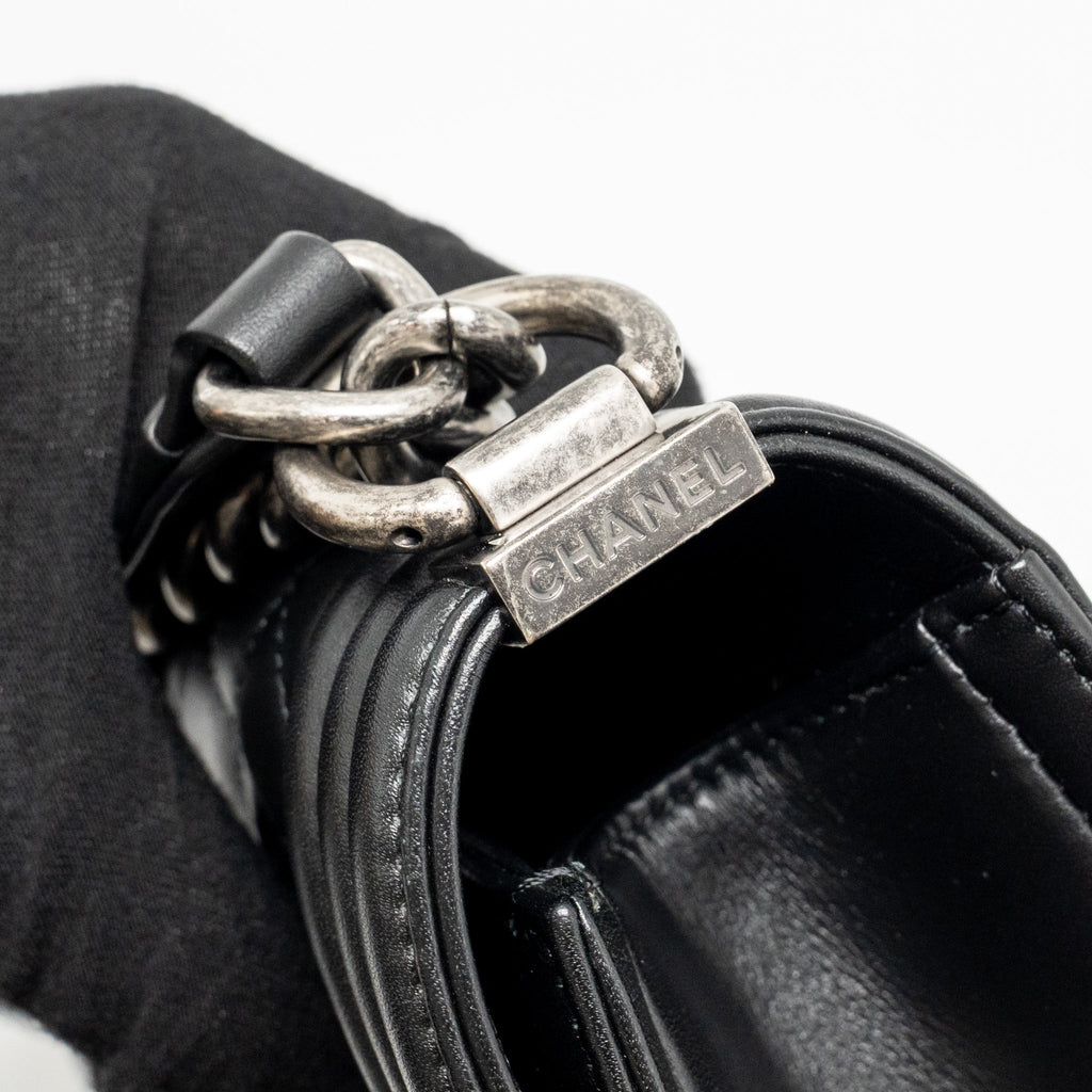 chanel-medium-boy-bag-calfskin-black-ruthenium-shw-1