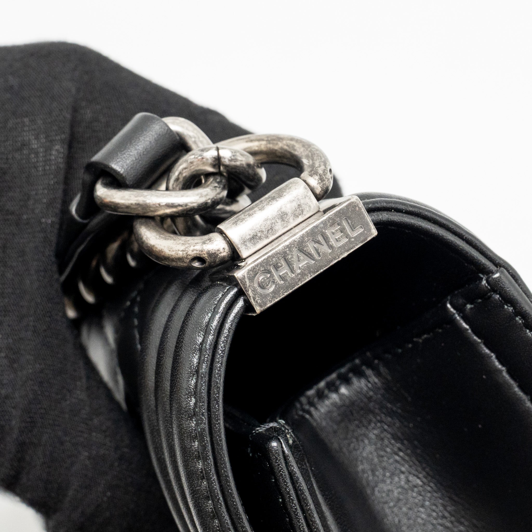 chanel-medium-boy-bag-calfskin-black-ruthenium-shw-1