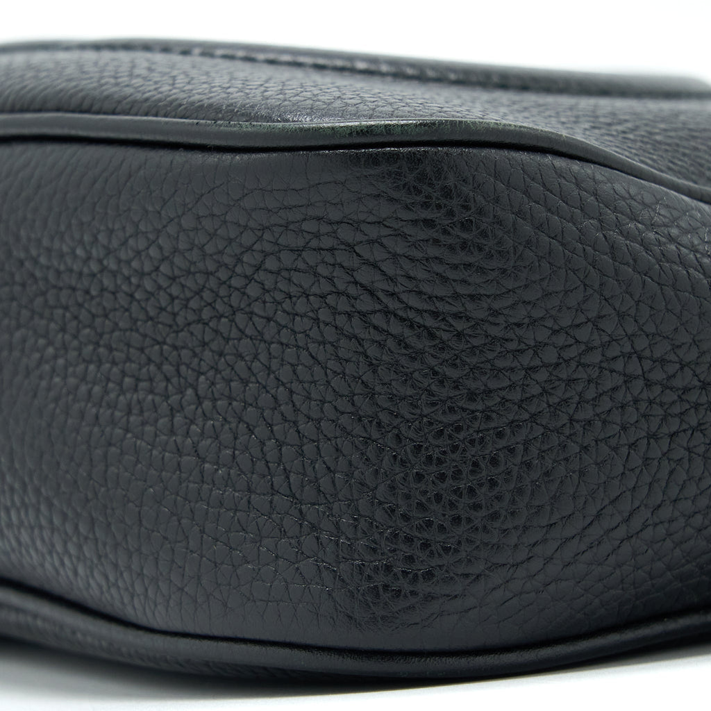 gucci-soho-disco-camera-bag-calfskin-black-with-lghw