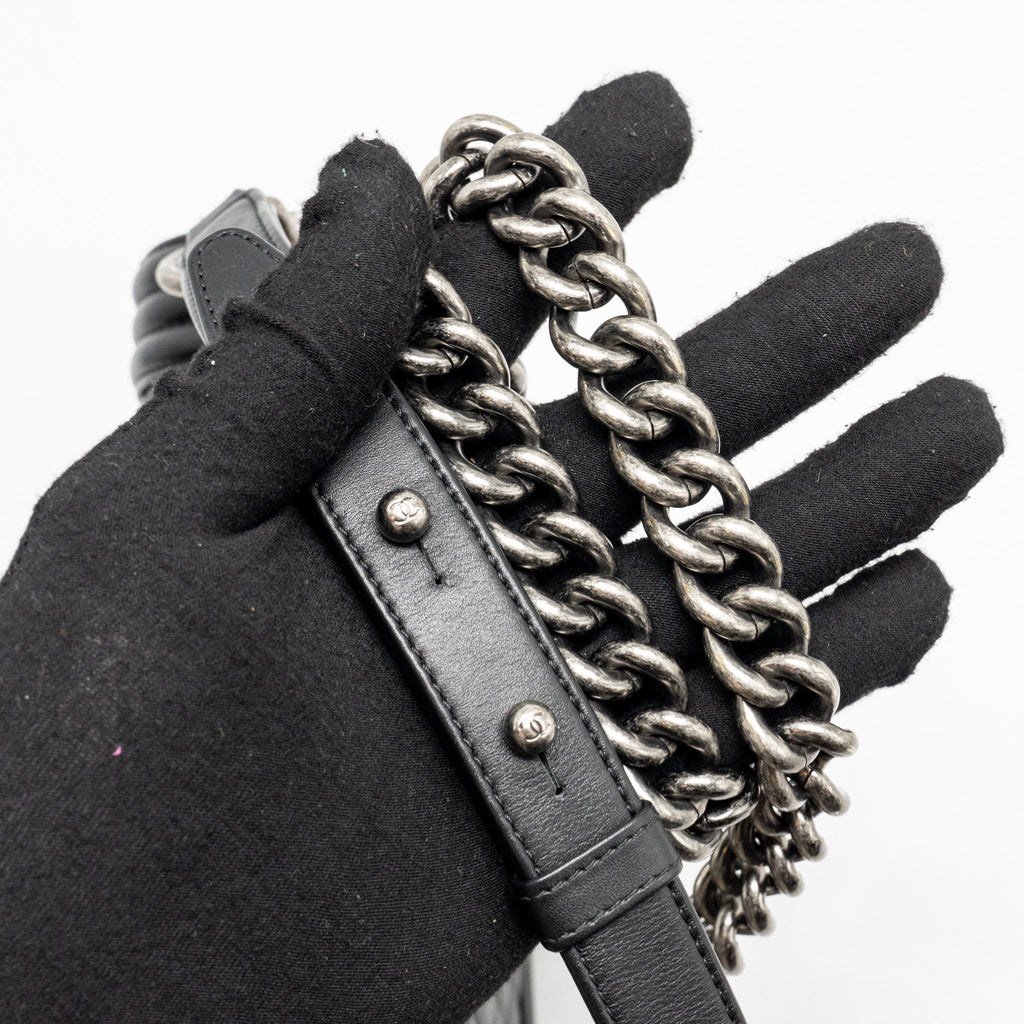 chanel-medium-boy-bag-calfskin-black-ruthenium-shw-1