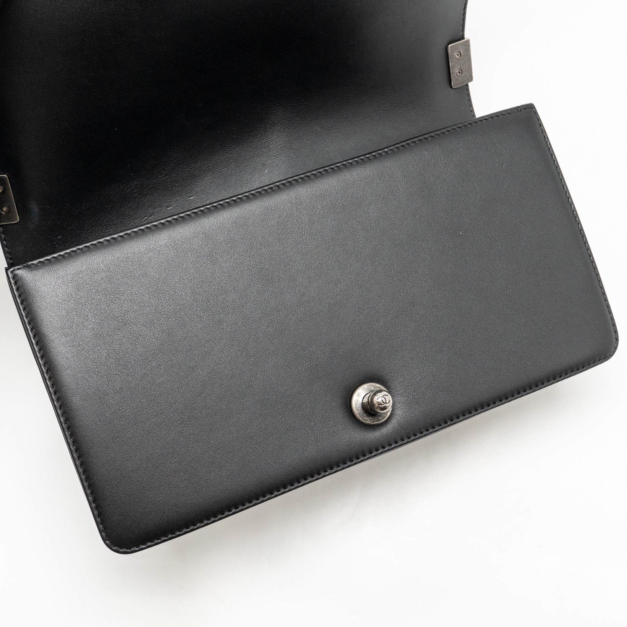 chanel-medium-boy-bag-calfskin-black-ruthenium-shw-1