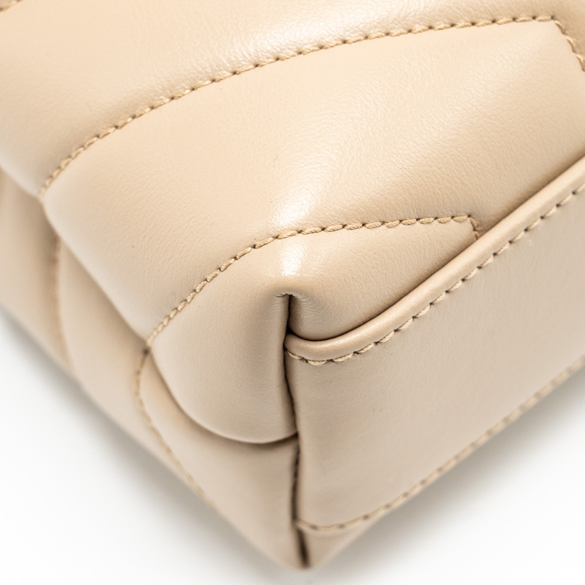 saint-laurent-ysl-toy-loulou-quilted-shoulder-bag-calfskin-beige-ghw