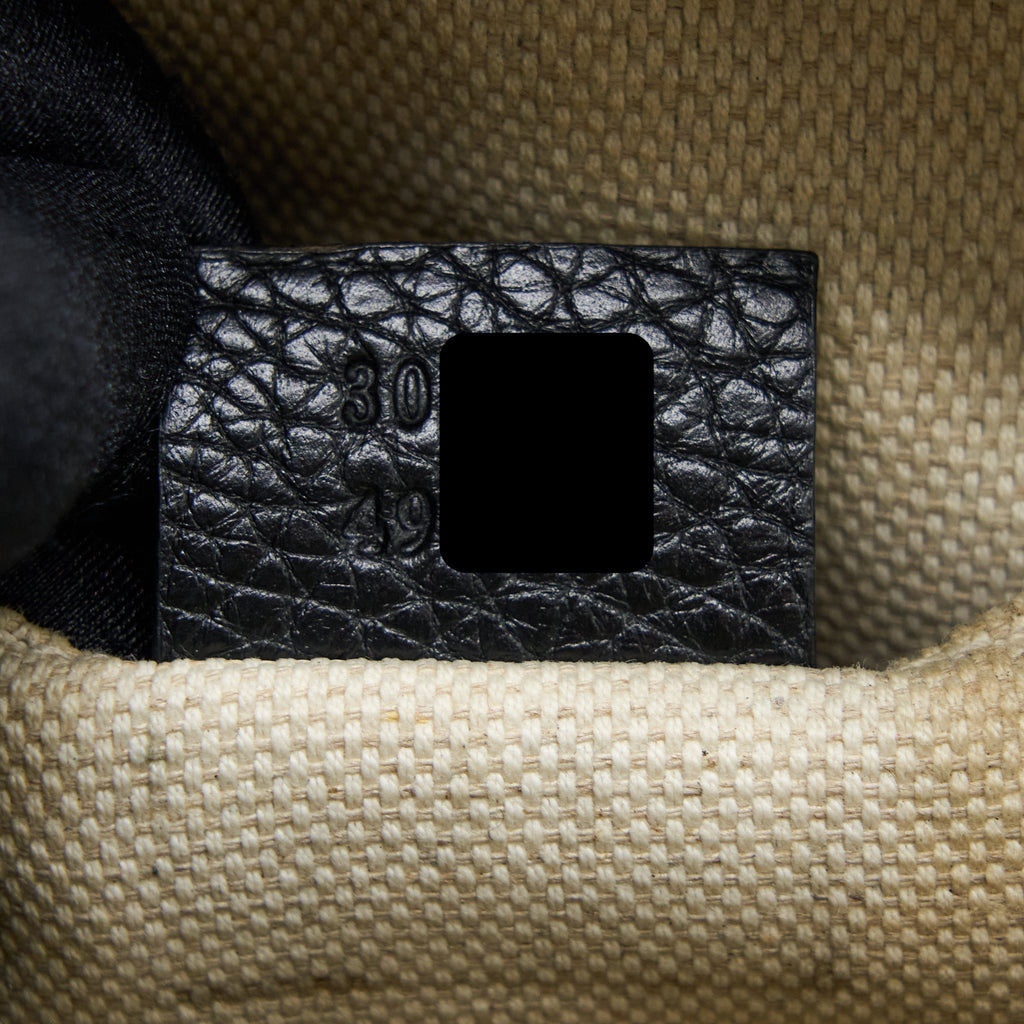gucci-soho-disco-camera-bag-calfskin-black-with-lghw