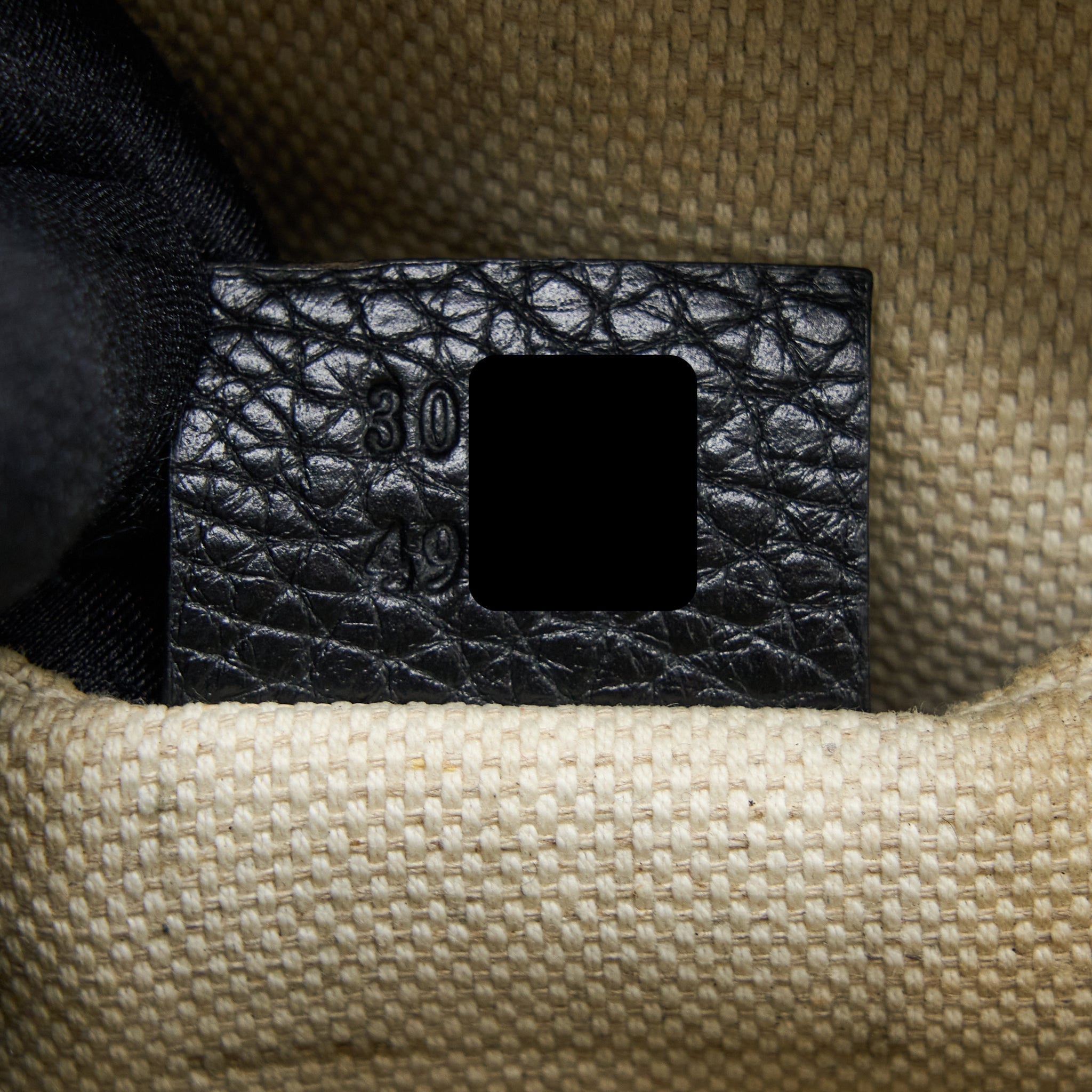gucci-soho-disco-camera-bag-calfskin-black-with-lghw