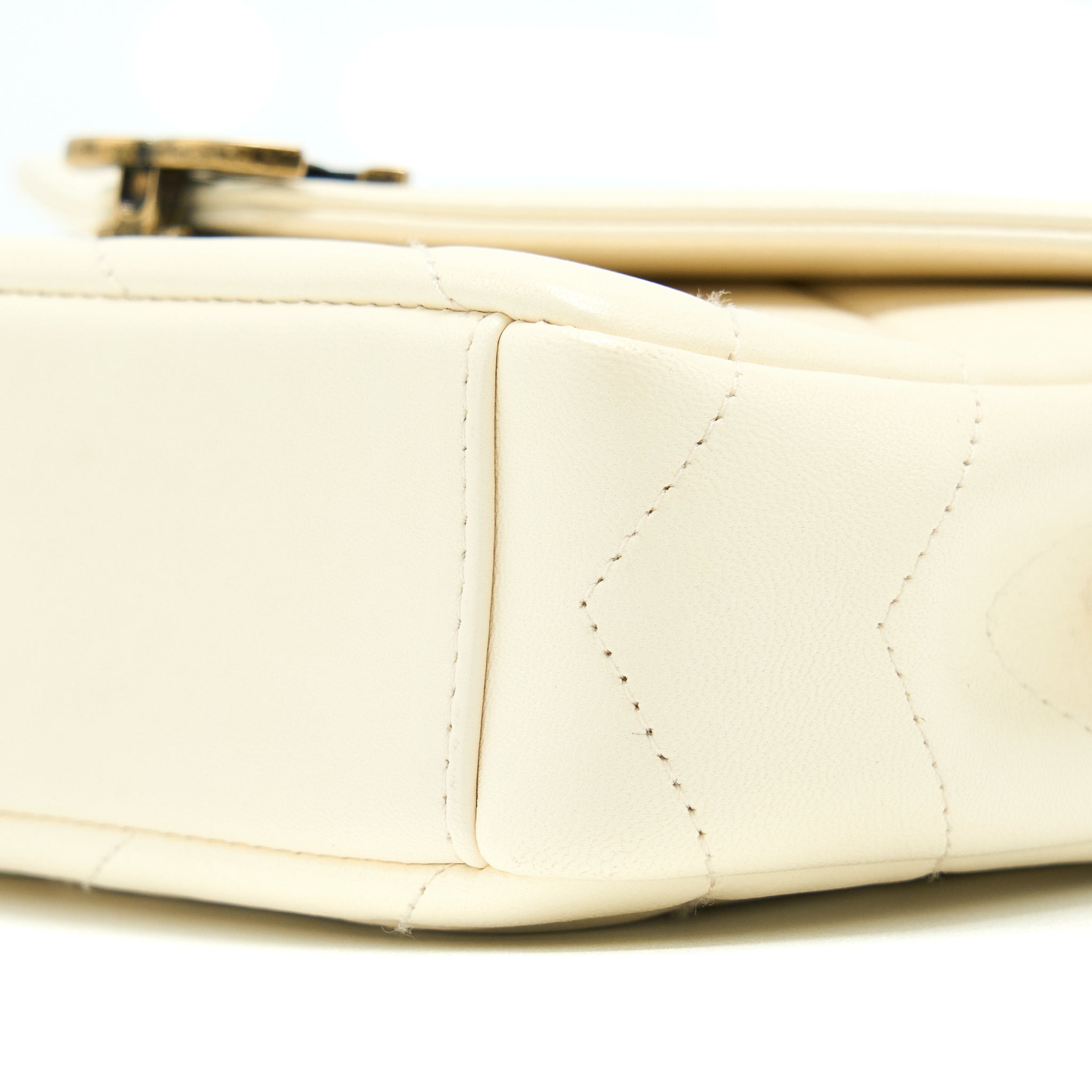 chanel-envelop-chevron-flap-bag-white-with-ruthenium-gold-hardware