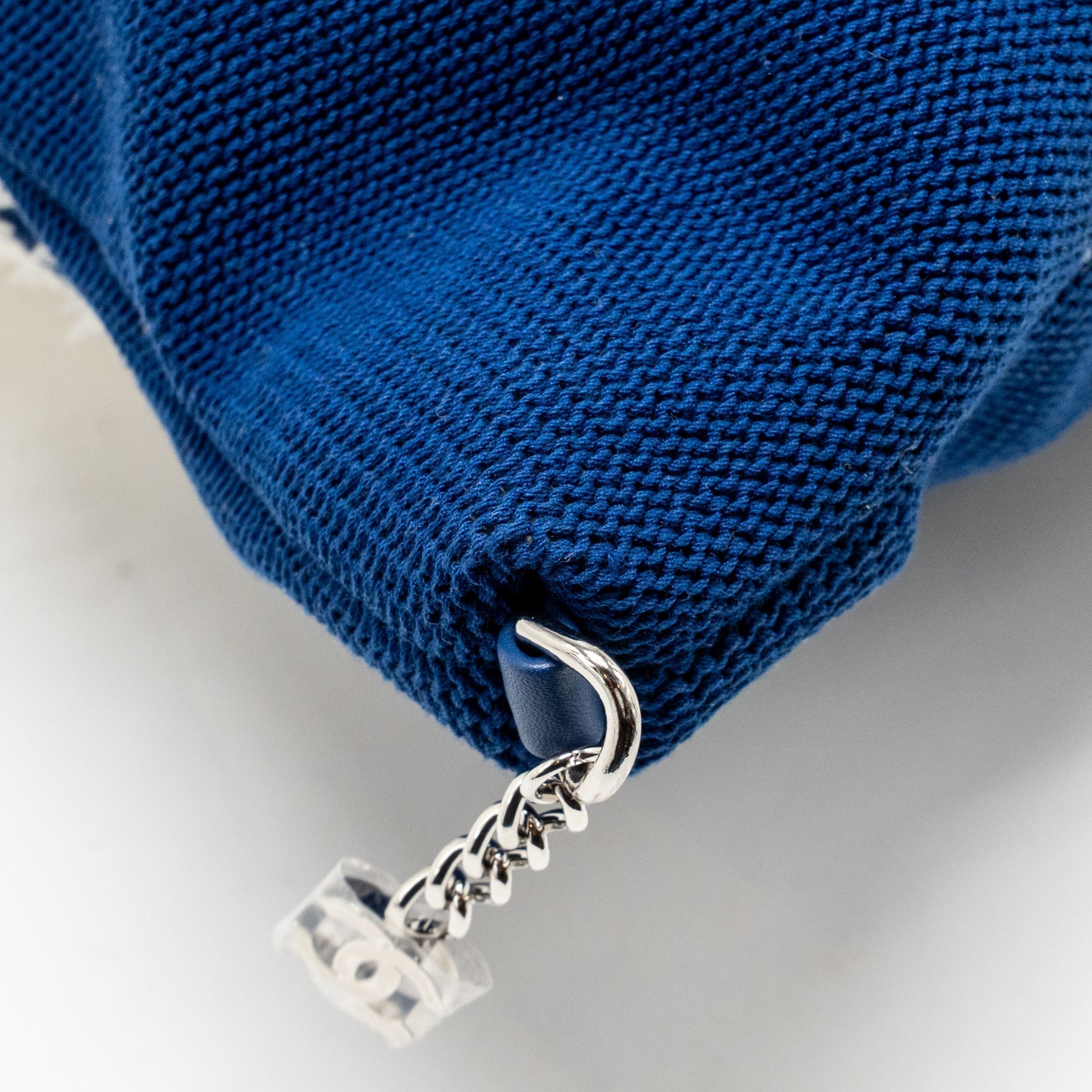 chanel-19p-deauville-biarritz-venice-tote-tweed-white-blue-shw