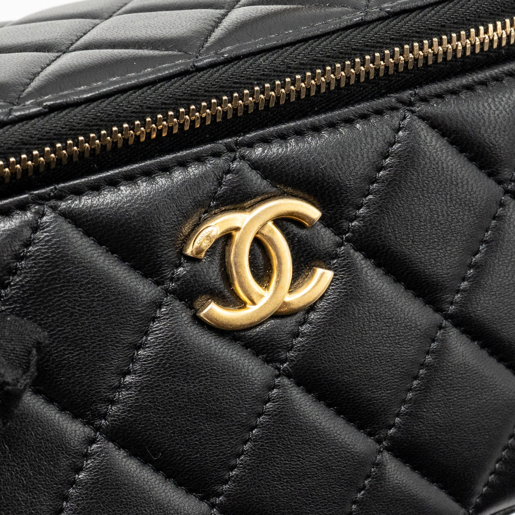 chanel-top-handle-long-vanity-lambskin-black-ghwmicrochip