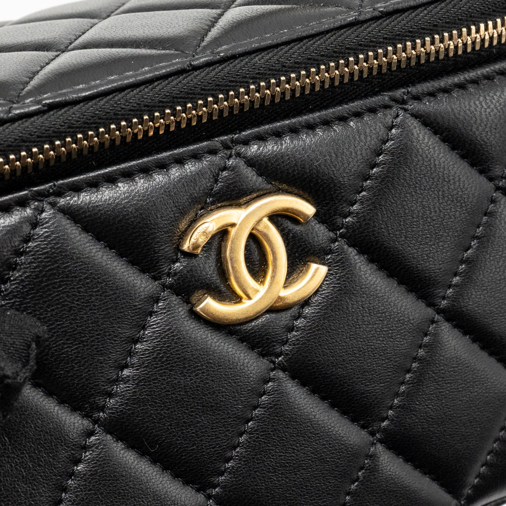 chanel-top-handle-long-vanity-lambskin-black-ghwmicrochip