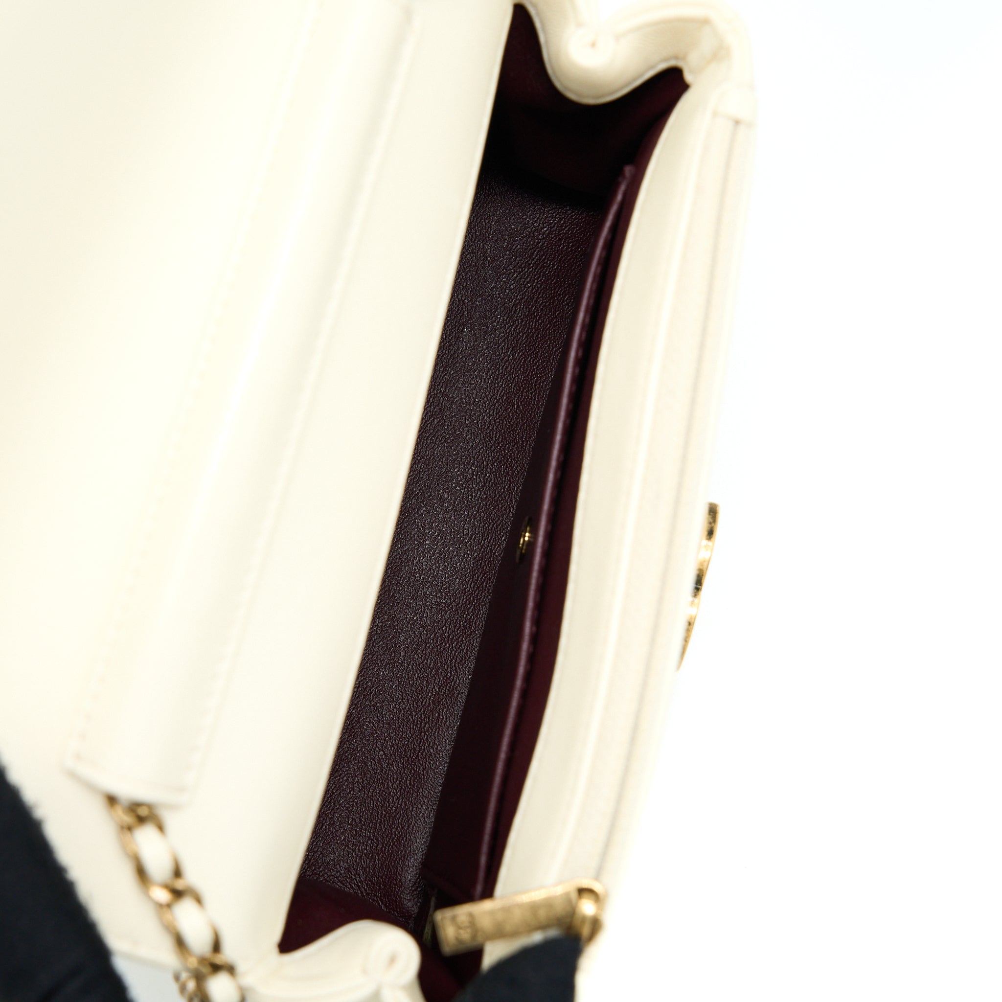 chanel-envelop-chevron-flap-bag-white-with-ruthenium-gold-hardware