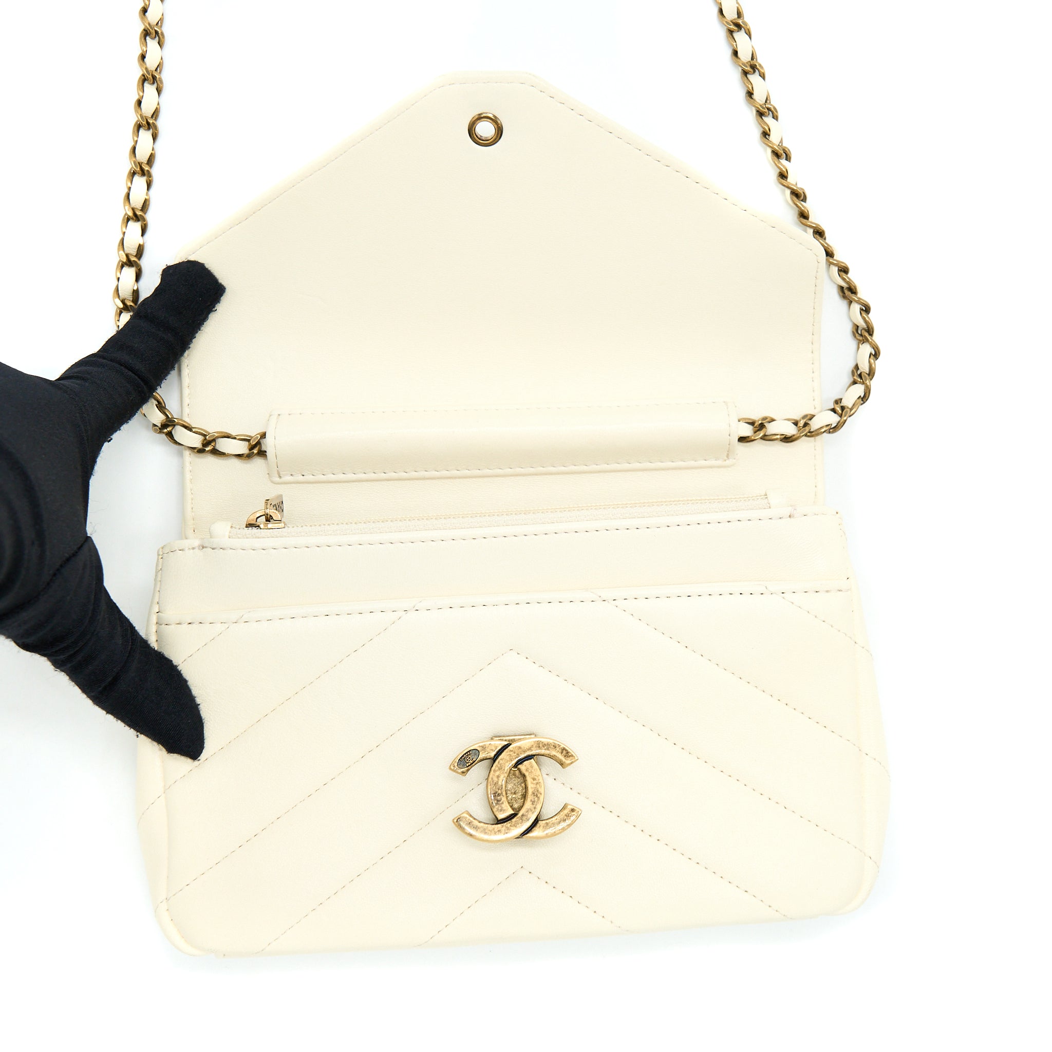 chanel-envelop-chevron-flap-bag-white-with-ruthenium-gold-hardware