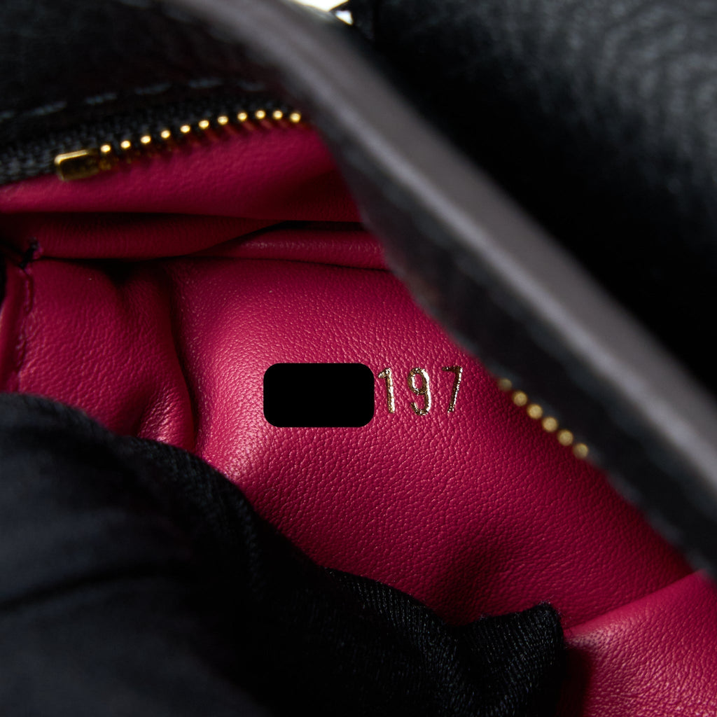 louis-vuitton-capucines-mm-taurillon-leather-black-ghw