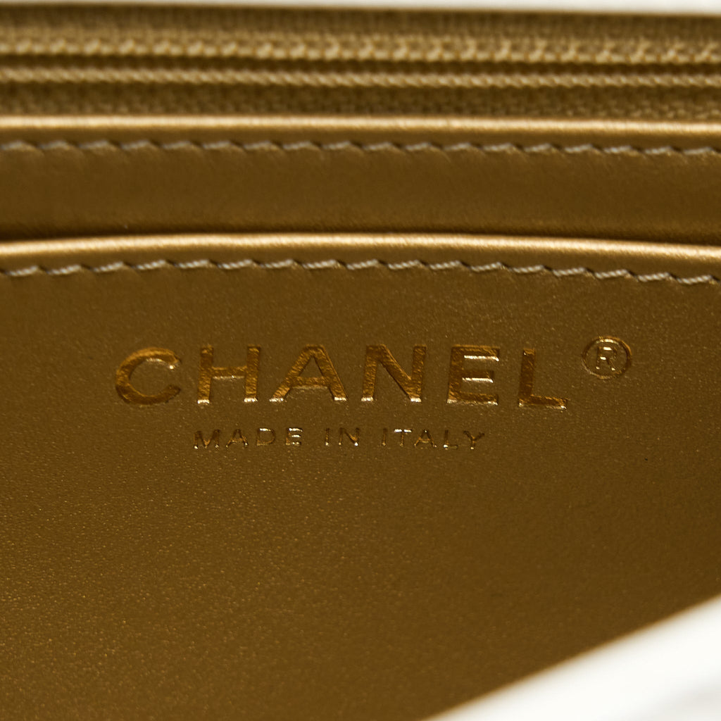 chanel-pearl-crush-mini-square-flap-bag-lambskin-white-ghwmicrochip-1
