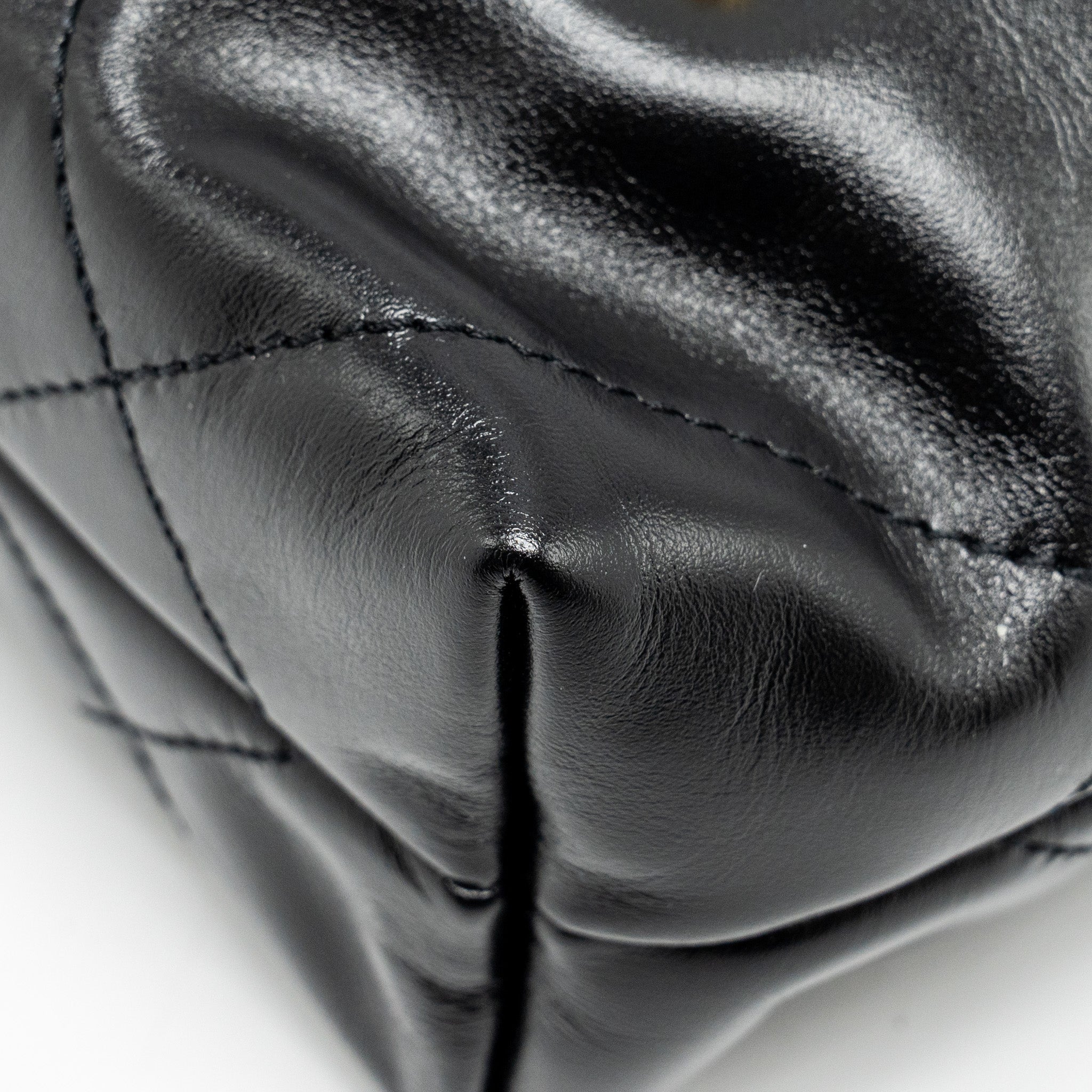 chanel-mini-22-bag-shiny-calfskin-black-ghwmicrochip-2