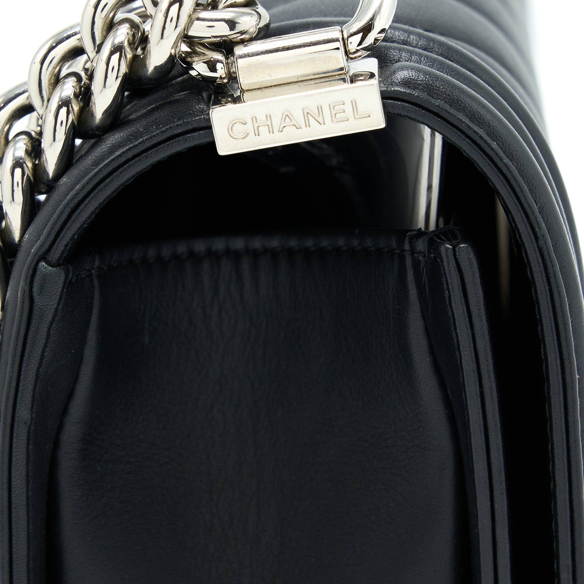 chanel-new-medium-boy-bag-chevron-lambskin-black-shw