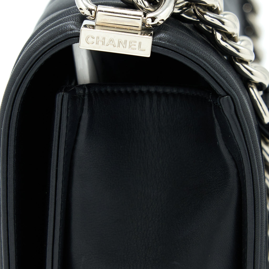 chanel-new-medium-boy-bag-chevron-lambskin-black-shw