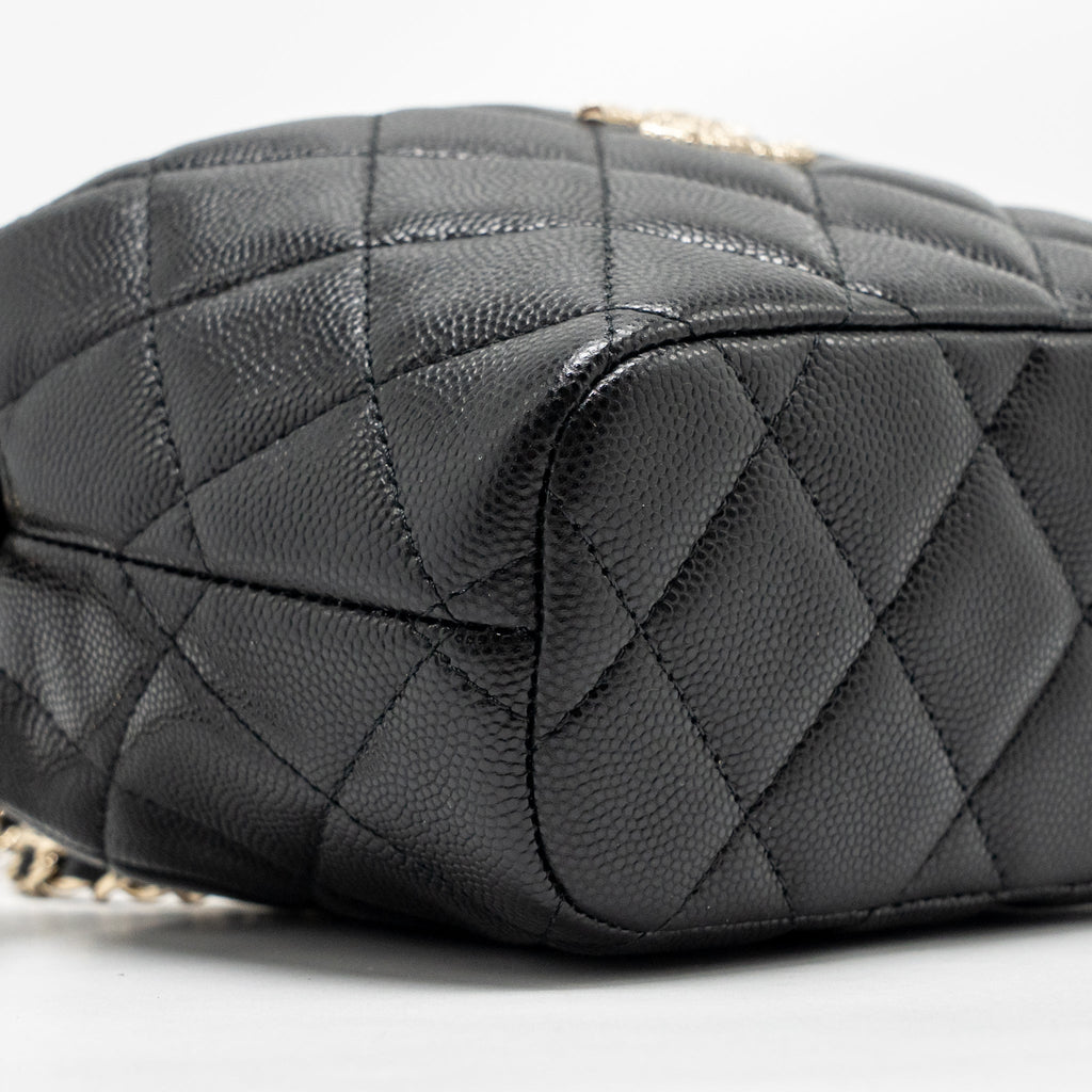 chanel-25c-detail-cc-logo-quilted-hobo-bag-caviar-black-lghwmicrochip