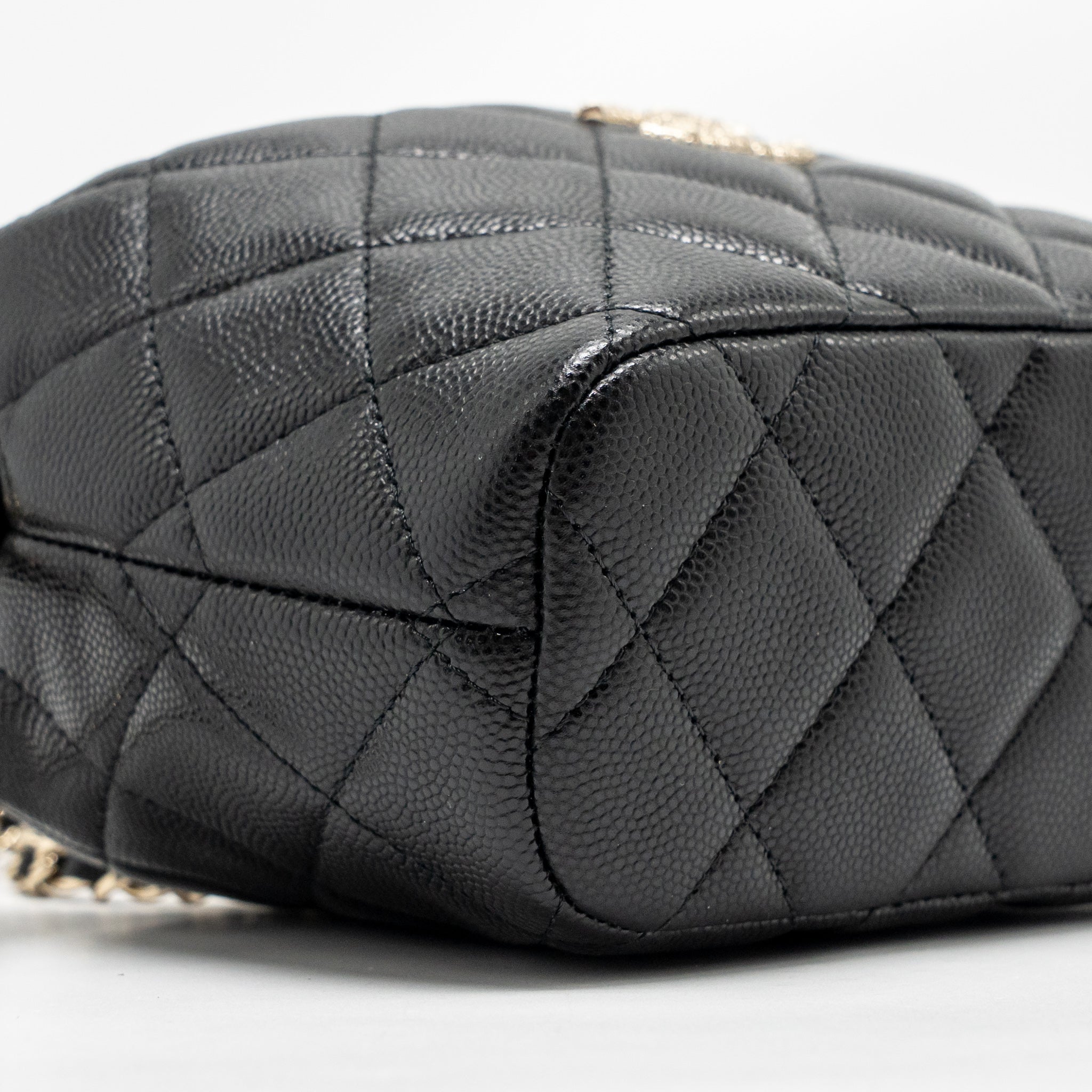 chanel-25c-detail-cc-logo-quilted-hobo-bag-caviar-black-lghwmicrochip