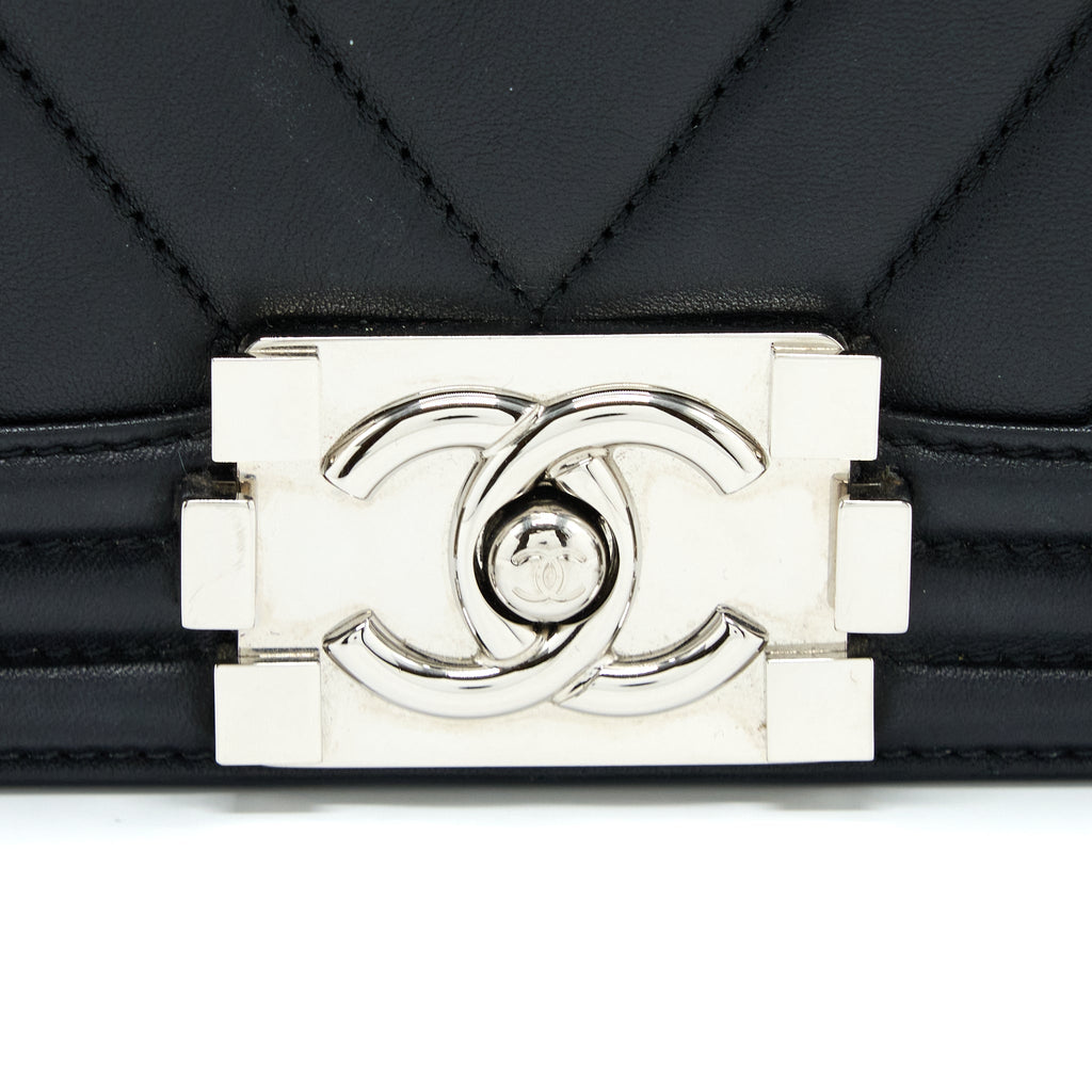chanel-new-medium-boy-bag-chevron-lambskin-black-shw