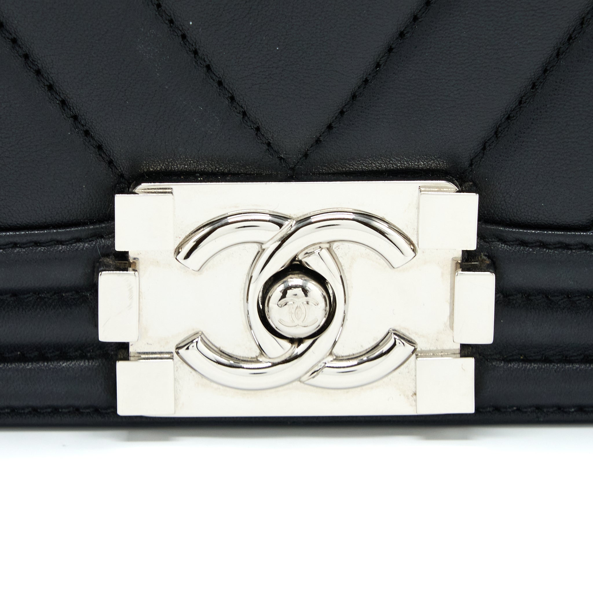 chanel-new-medium-boy-bag-chevron-lambskin-black-shw