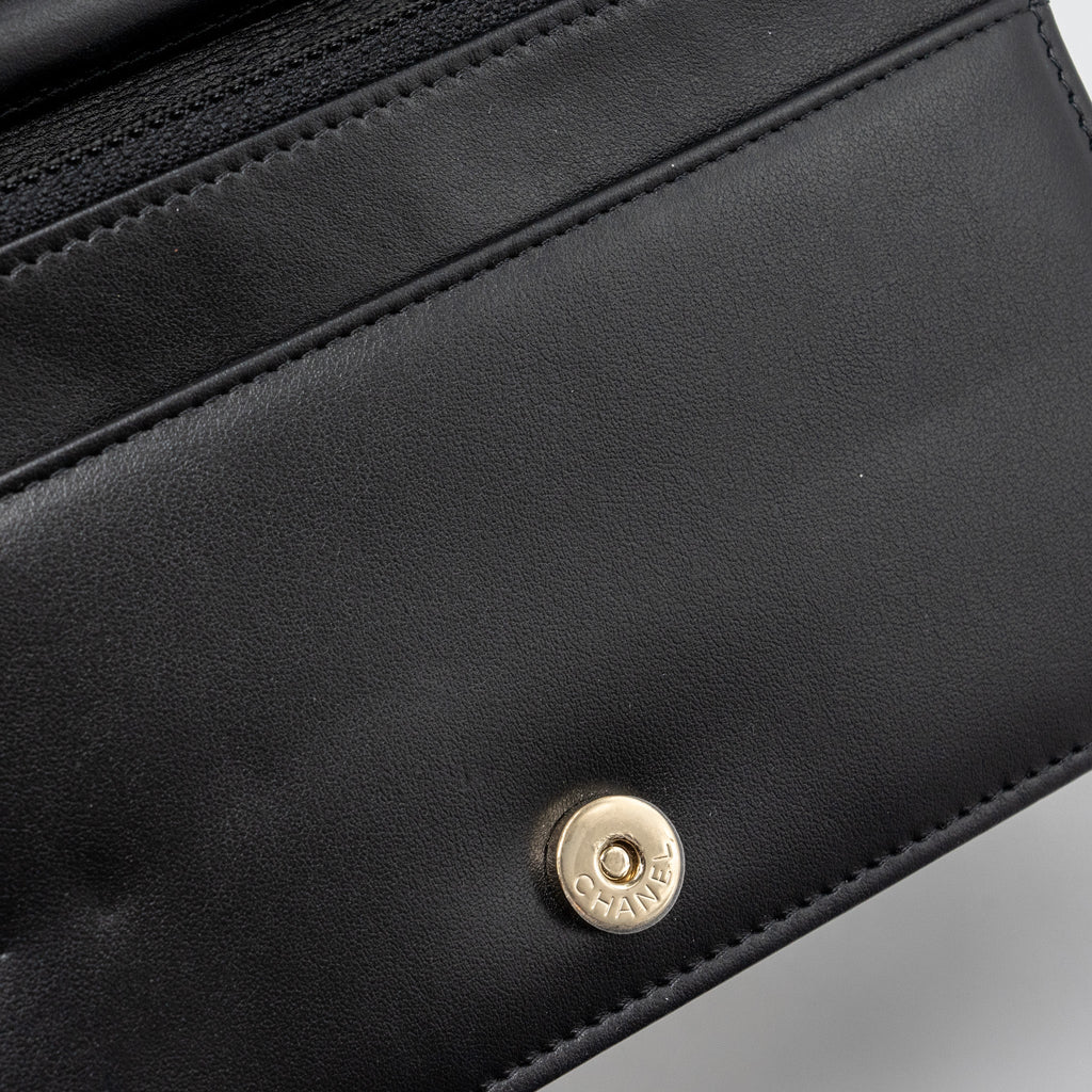 chanel-boy-wallet-on-chain-caviar-black-lghw-microchip