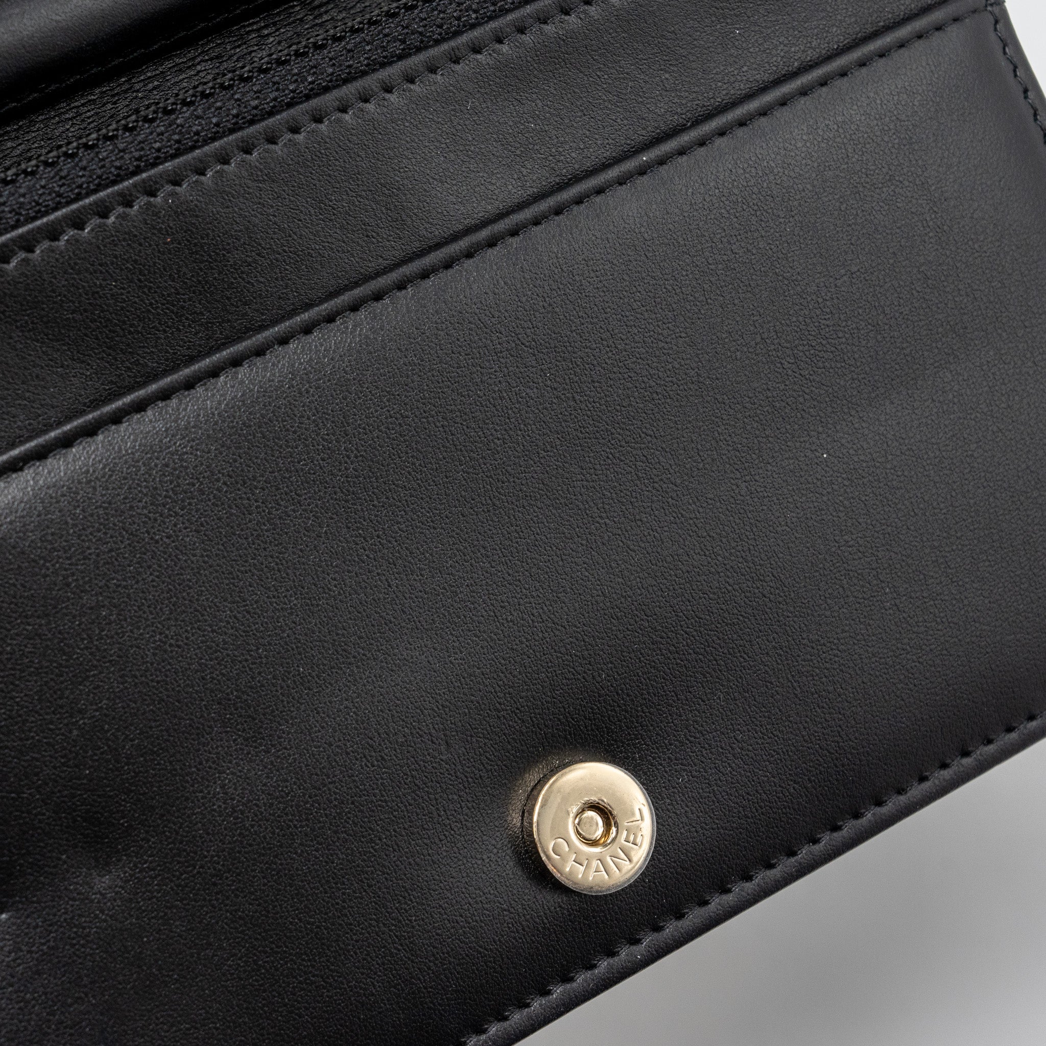 chanel-boy-wallet-on-chain-caviar-black-lghw-microchip