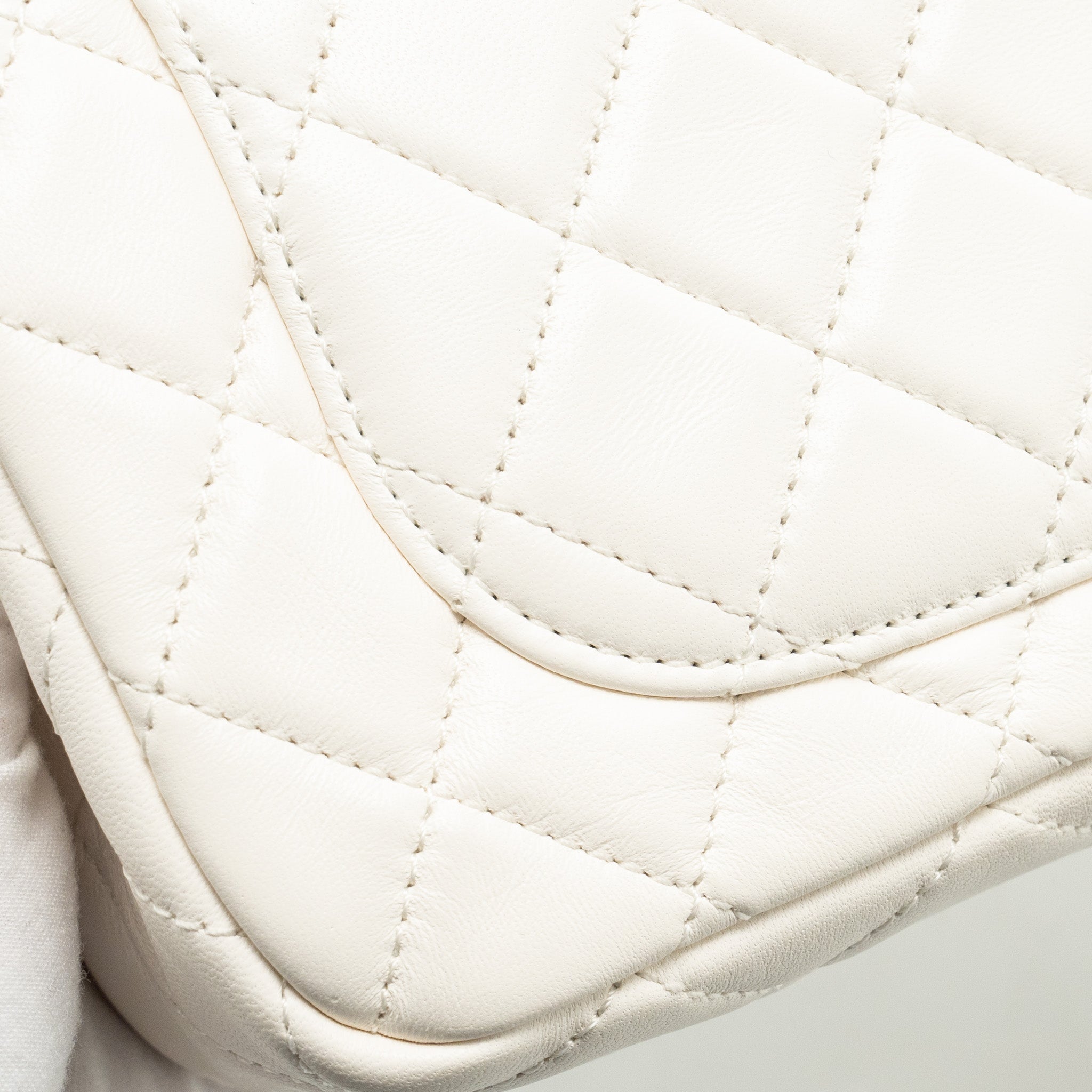 chanel-pearl-crush-mini-rectangular-flap-bag-lambskin-white-ghwmicrochip