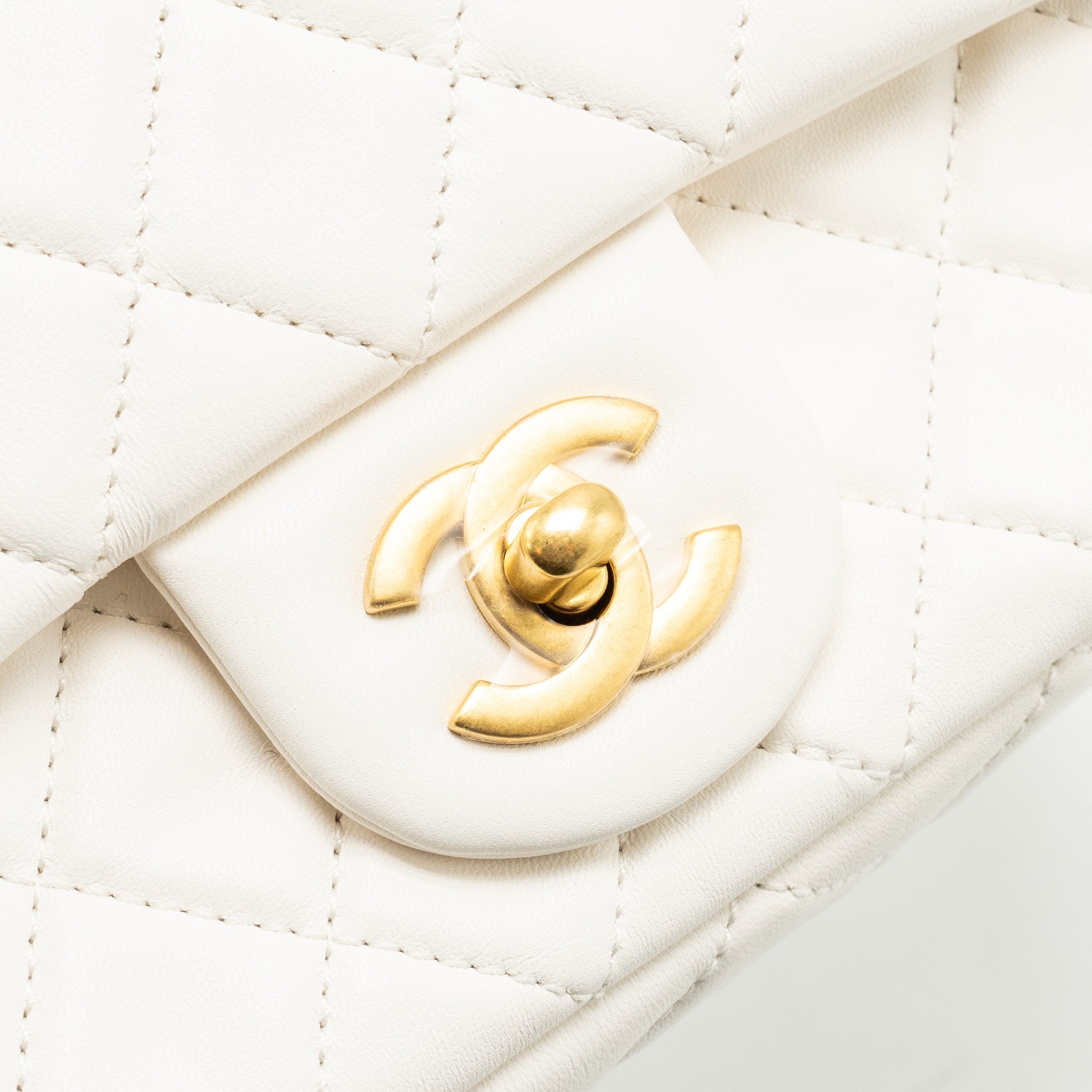 chanel-pearl-crush-mini-rectangular-flap-bag-lambskin-white-ghwmicrochip
