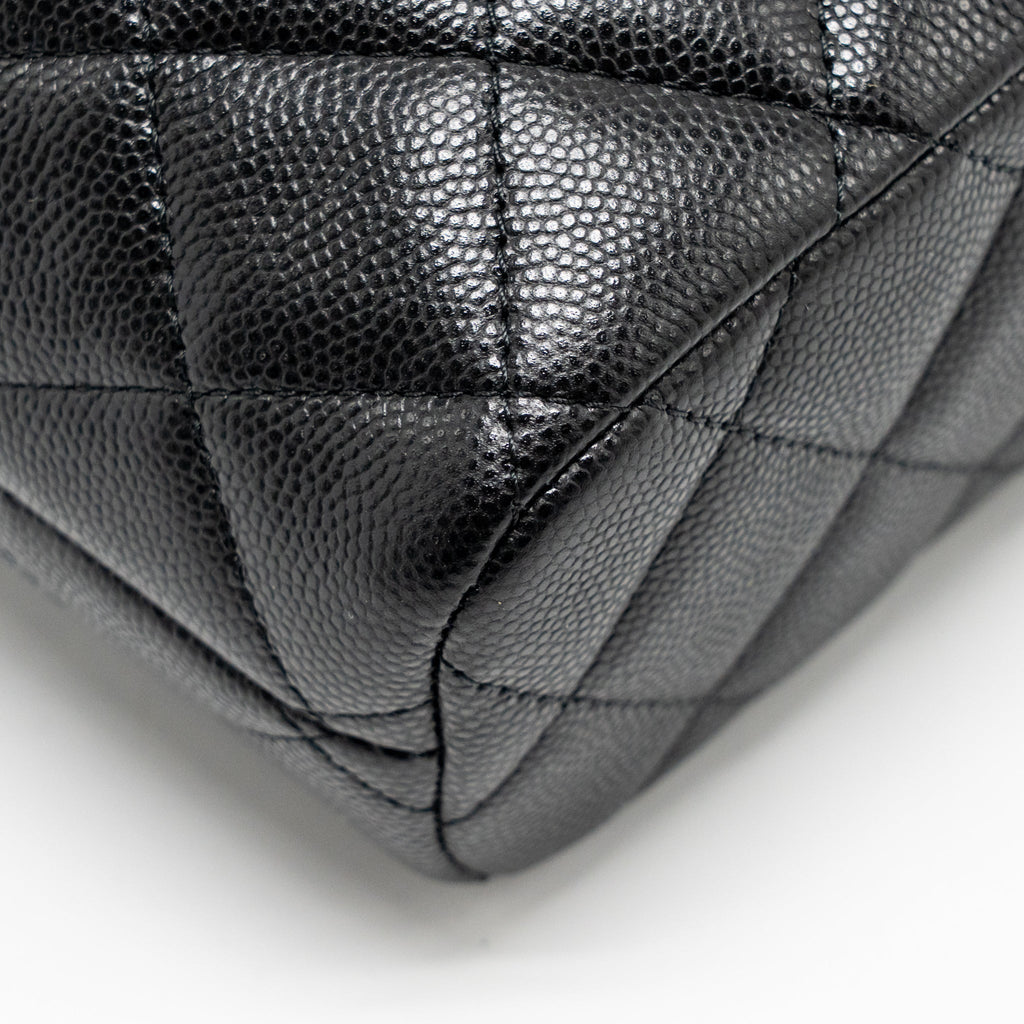 chanel-25c-detail-cc-logo-quilted-hobo-bag-caviar-black-lghwmicrochip
