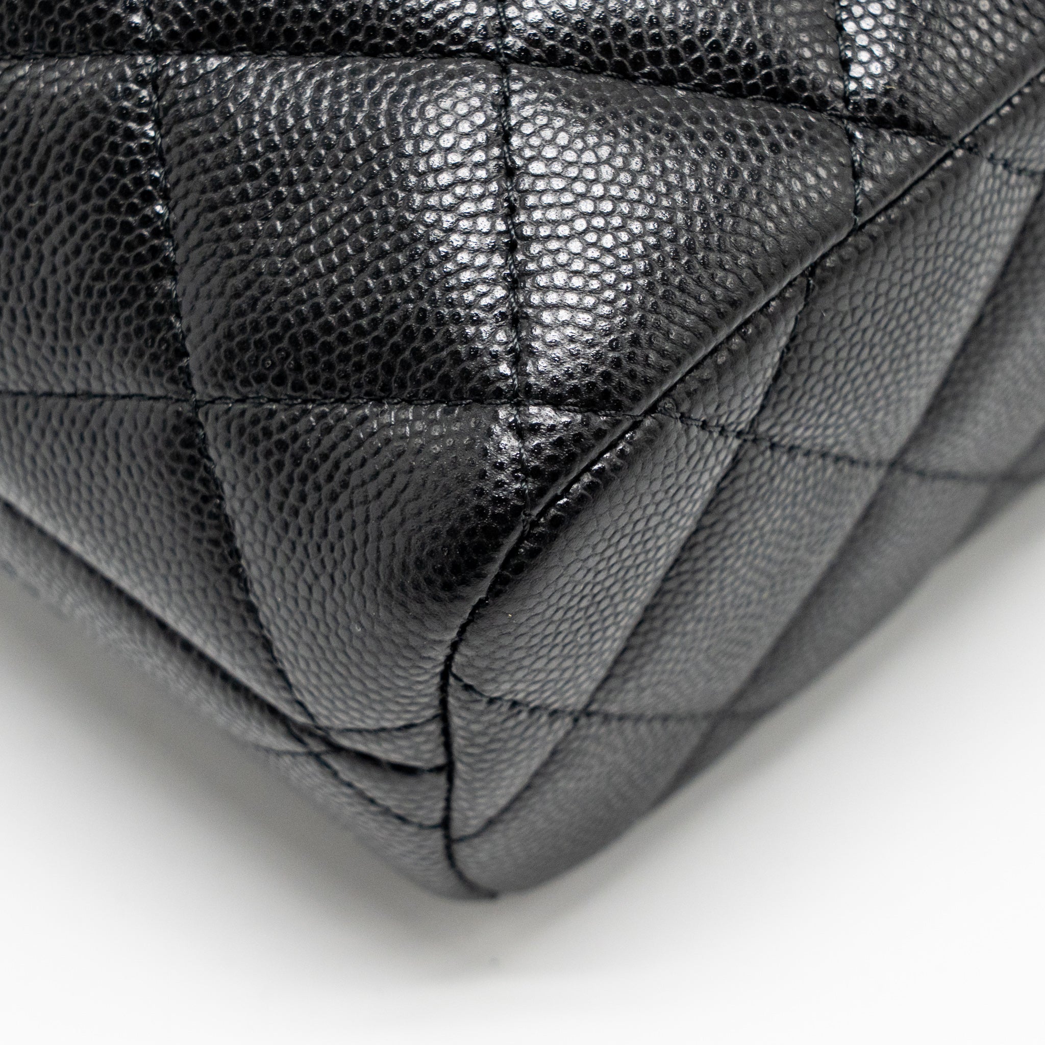 chanel-25c-detail-cc-logo-quilted-hobo-bag-caviar-black-lghwmicrochip