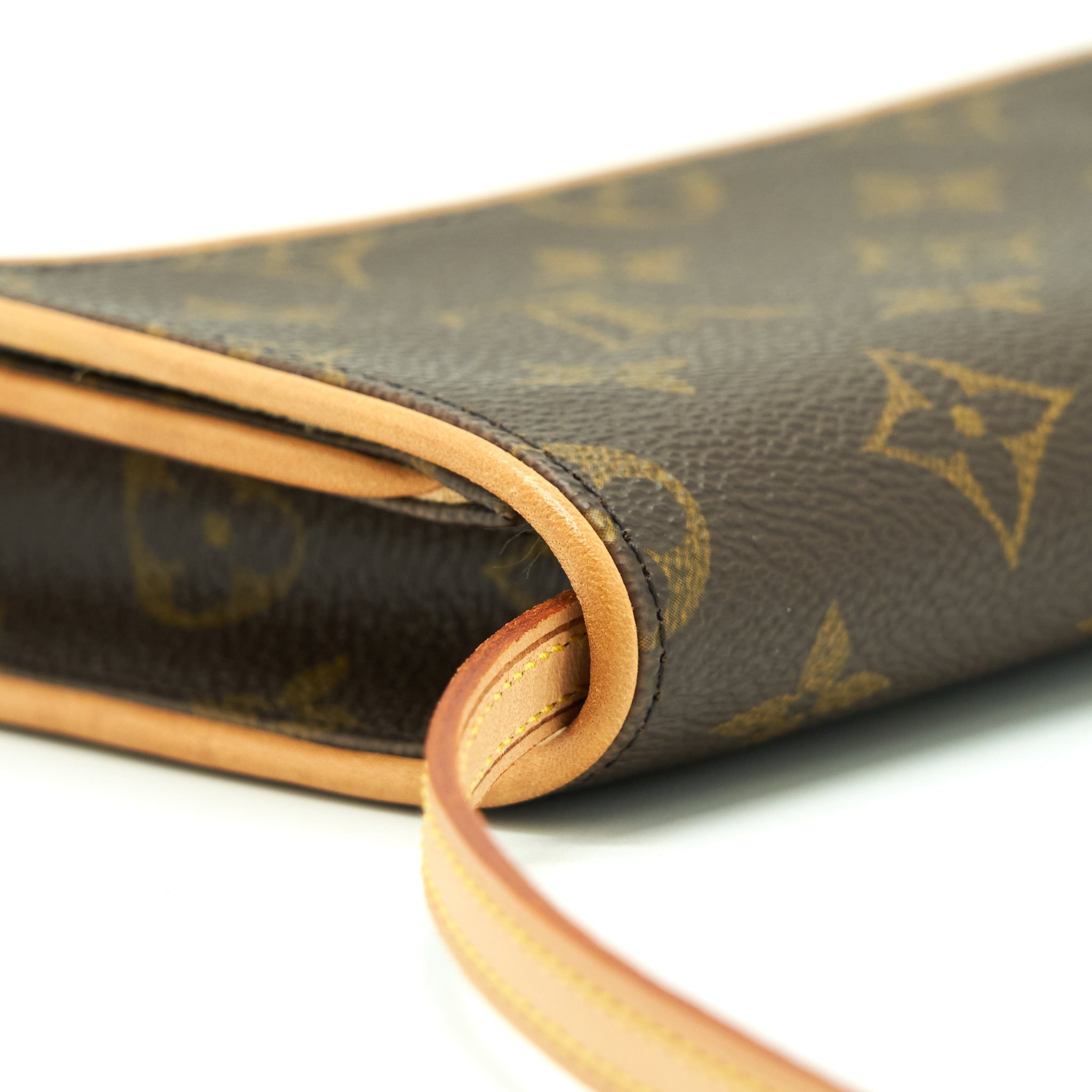 louis-vuitton-vintage-belt-bag-monogram-canvas-year-2001