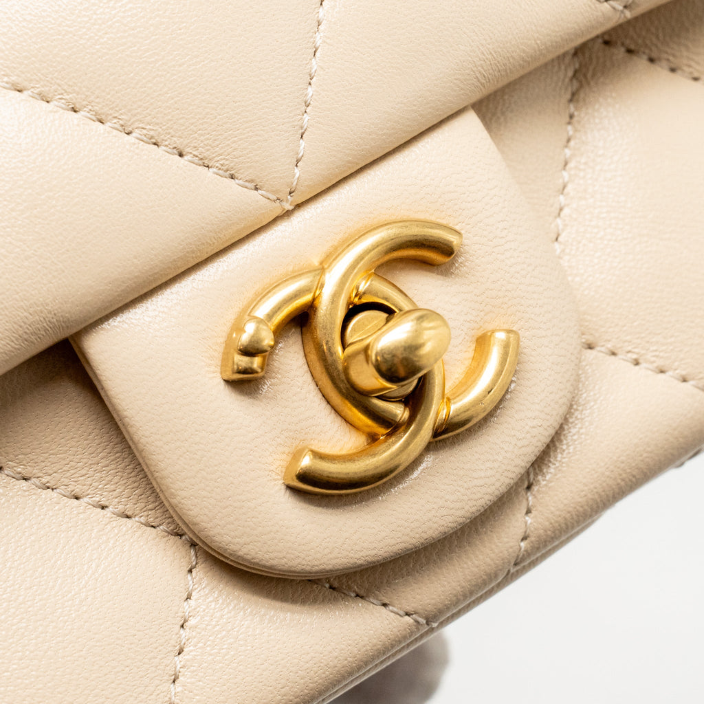 chanel-25c-coco-love-adjustable-chain-shiny-lambskin-beige-ghw-microchip-copy