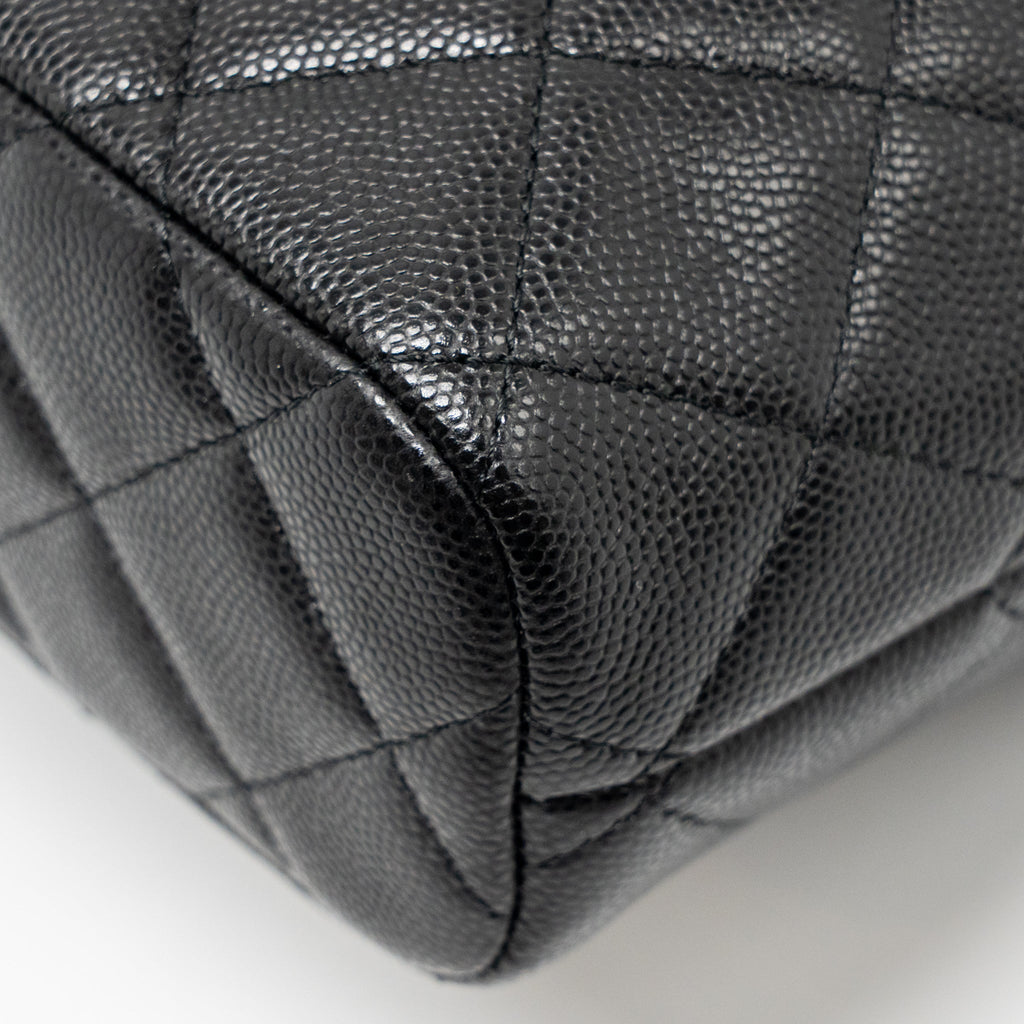 chanel-25c-detail-cc-logo-quilted-hobo-bag-caviar-black-lghwmicrochip