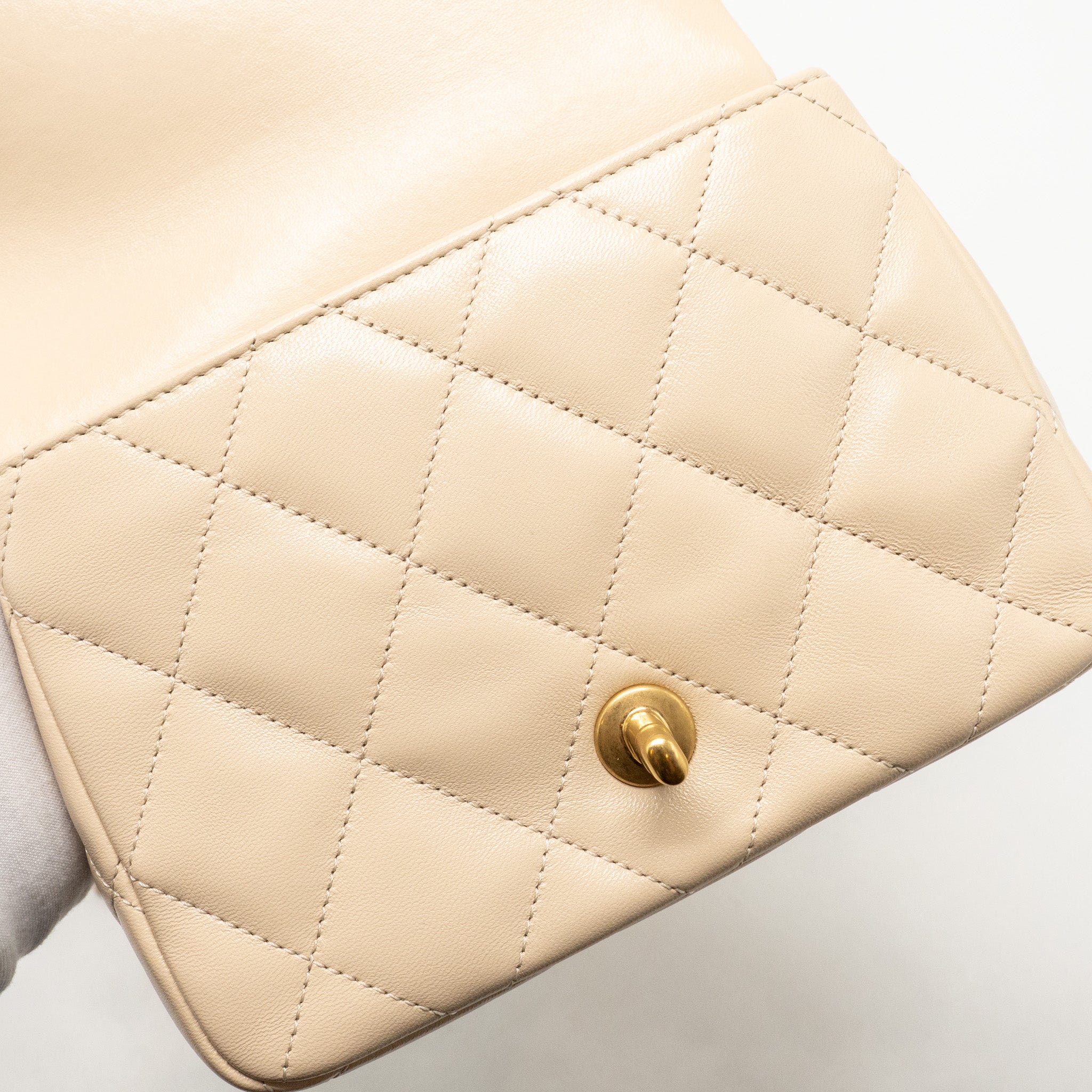 chanel-25c-coco-love-adjustable-chain-shiny-lambskin-beige-ghw-microchip-copy