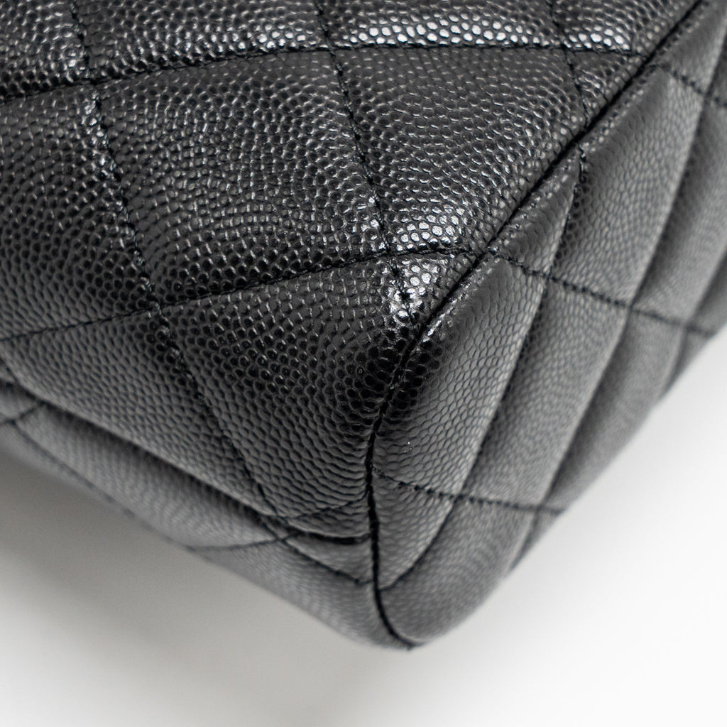 chanel-25c-detail-cc-logo-quilted-hobo-bag-caviar-black-lghwmicrochip