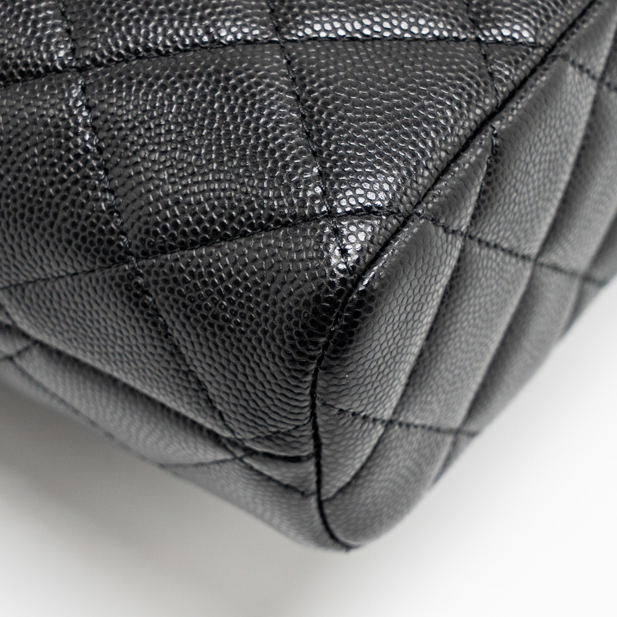 chanel-25c-detail-cc-logo-quilted-hobo-bag-caviar-black-lghwmicrochip