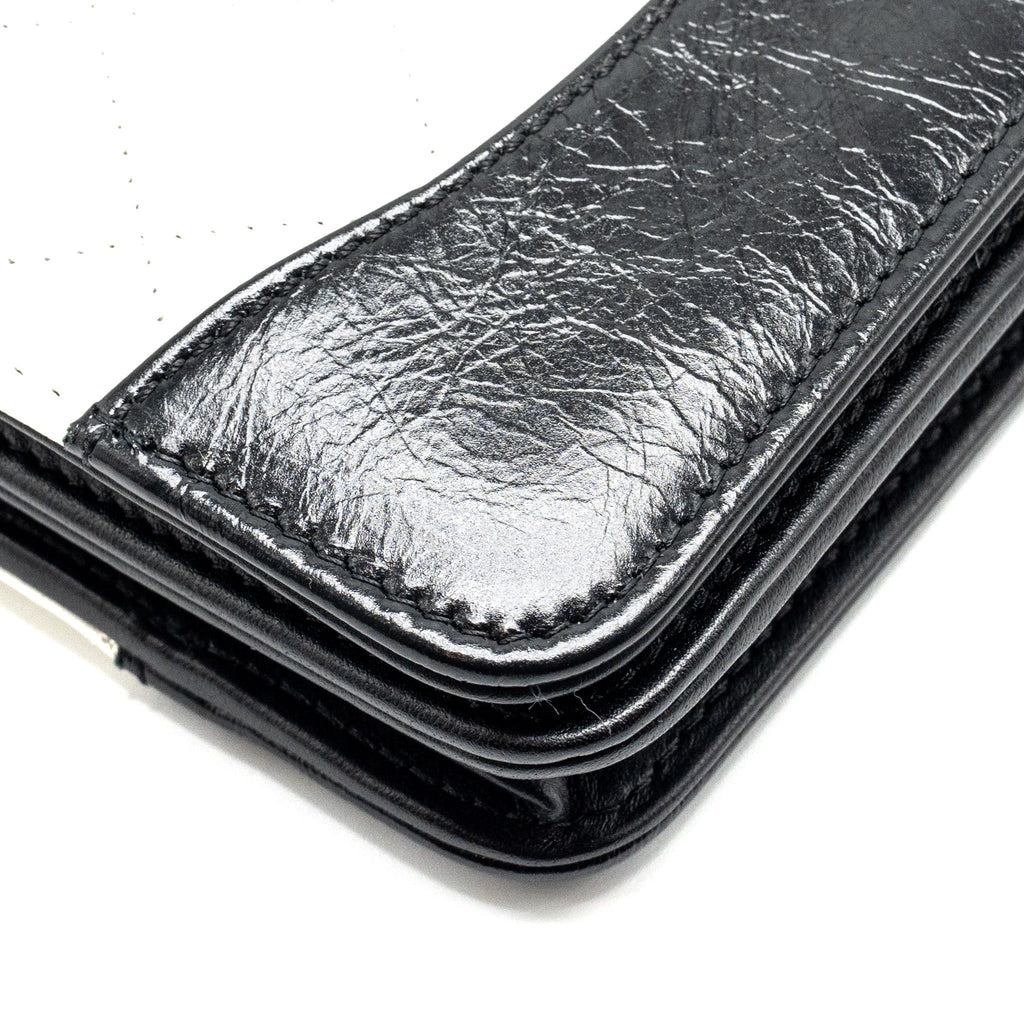 chanel-gabrielle-wallet-on-chain-calfskin-white-black-multicolour-hardware-copy