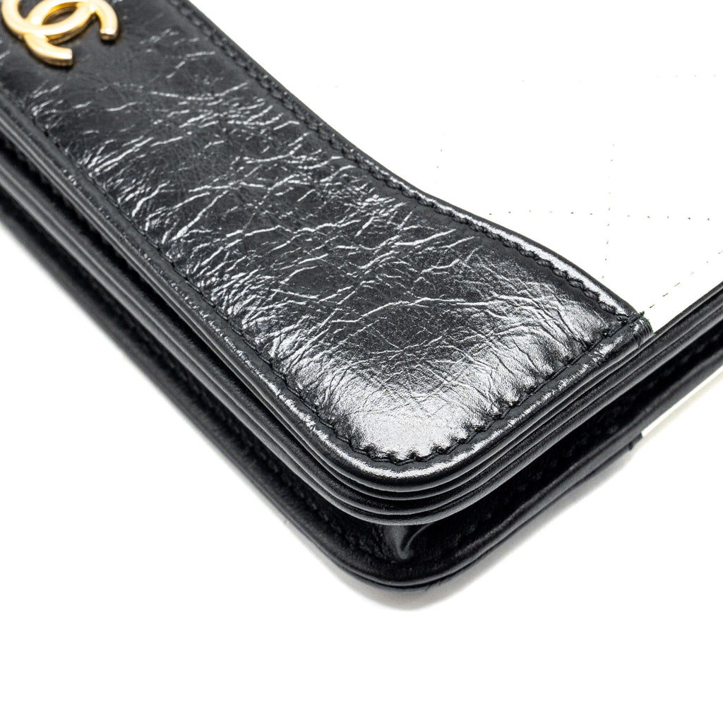 chanel-gabrielle-wallet-on-chain-calfskin-white-black-multicolour-hardware-copy