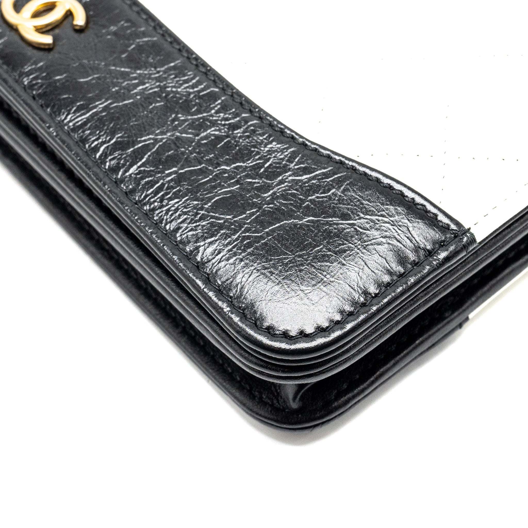 chanel-gabrielle-wallet-on-chain-calfskin-white-black-multicolour-hardware-copy