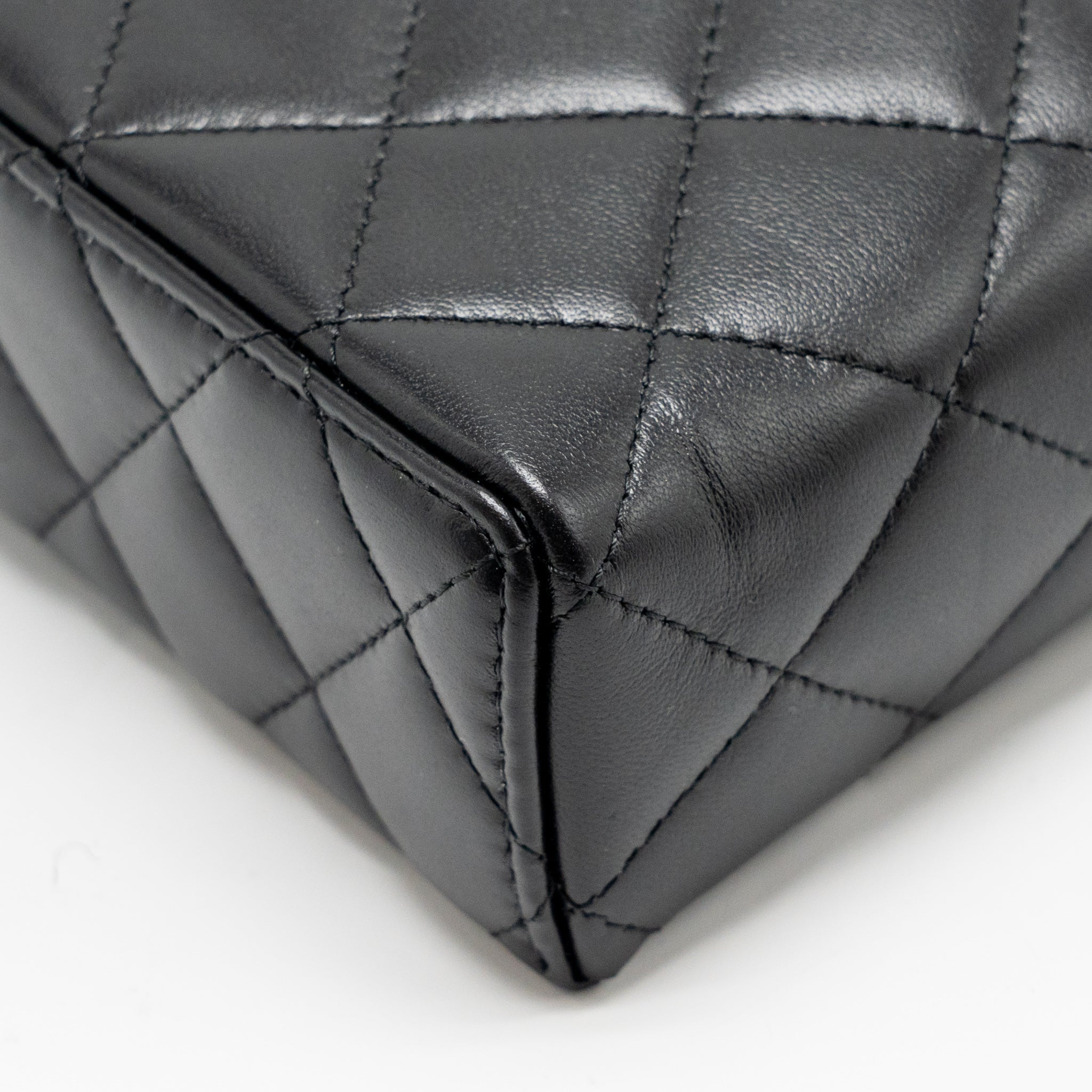 chanel-25b-cc-top-handle-vanity-with-chain-lambskin-black-lghwmicrochip