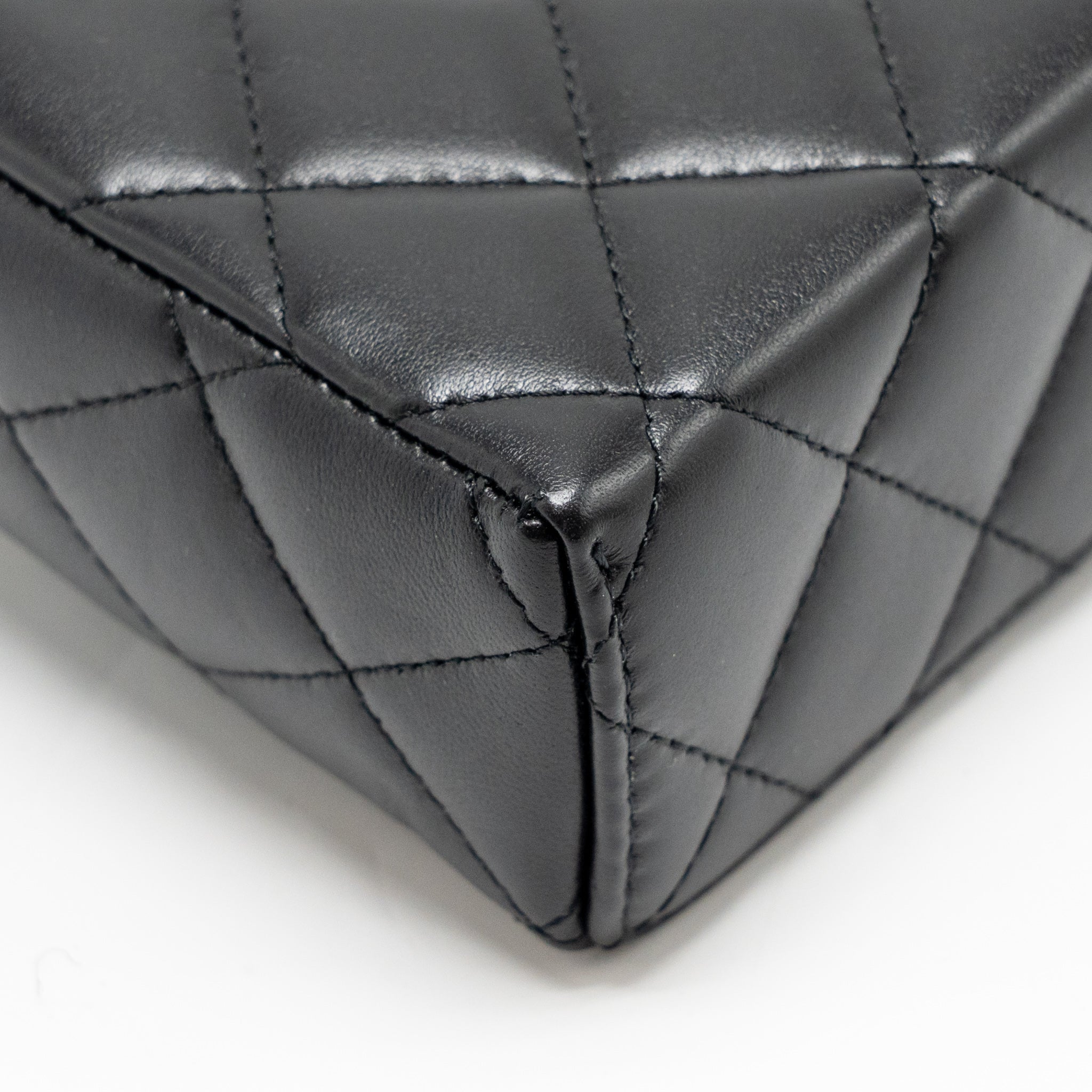 chanel-25b-cc-top-handle-vanity-with-chain-lambskin-black-lghwmicrochip