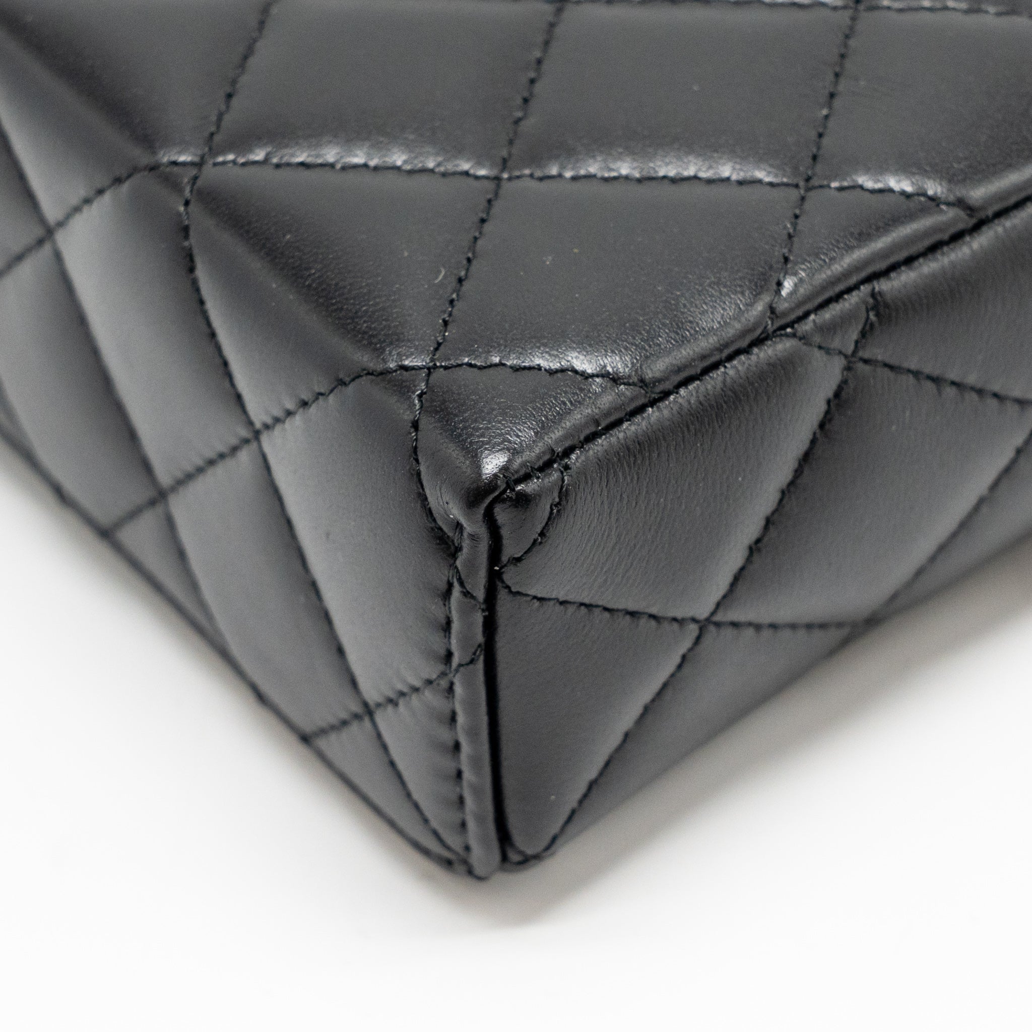 chanel-25b-cc-top-handle-vanity-with-chain-lambskin-black-lghwmicrochip