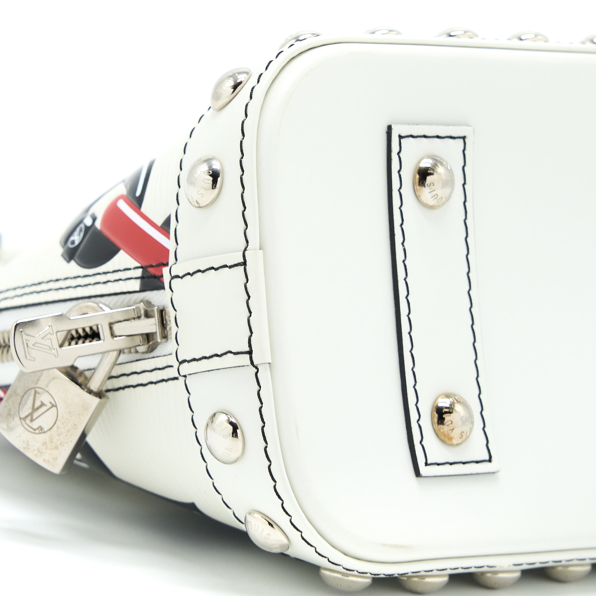louis-vuitton-alma-bb-en-cuir-occasion-epi-leather-white-black-with-shw