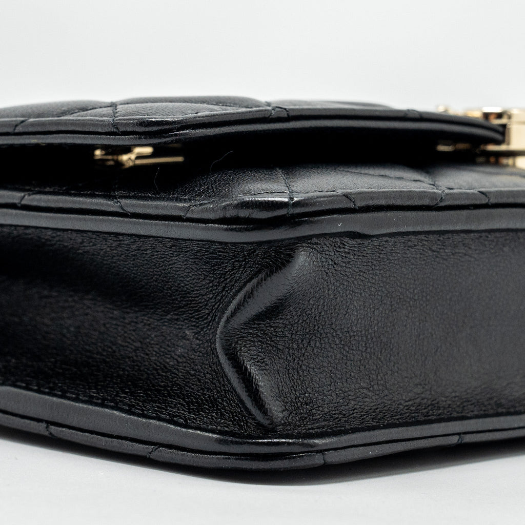 chanel-leather-top-handle-wallet-on-chain-lambskin-black-lghw-microchip-1